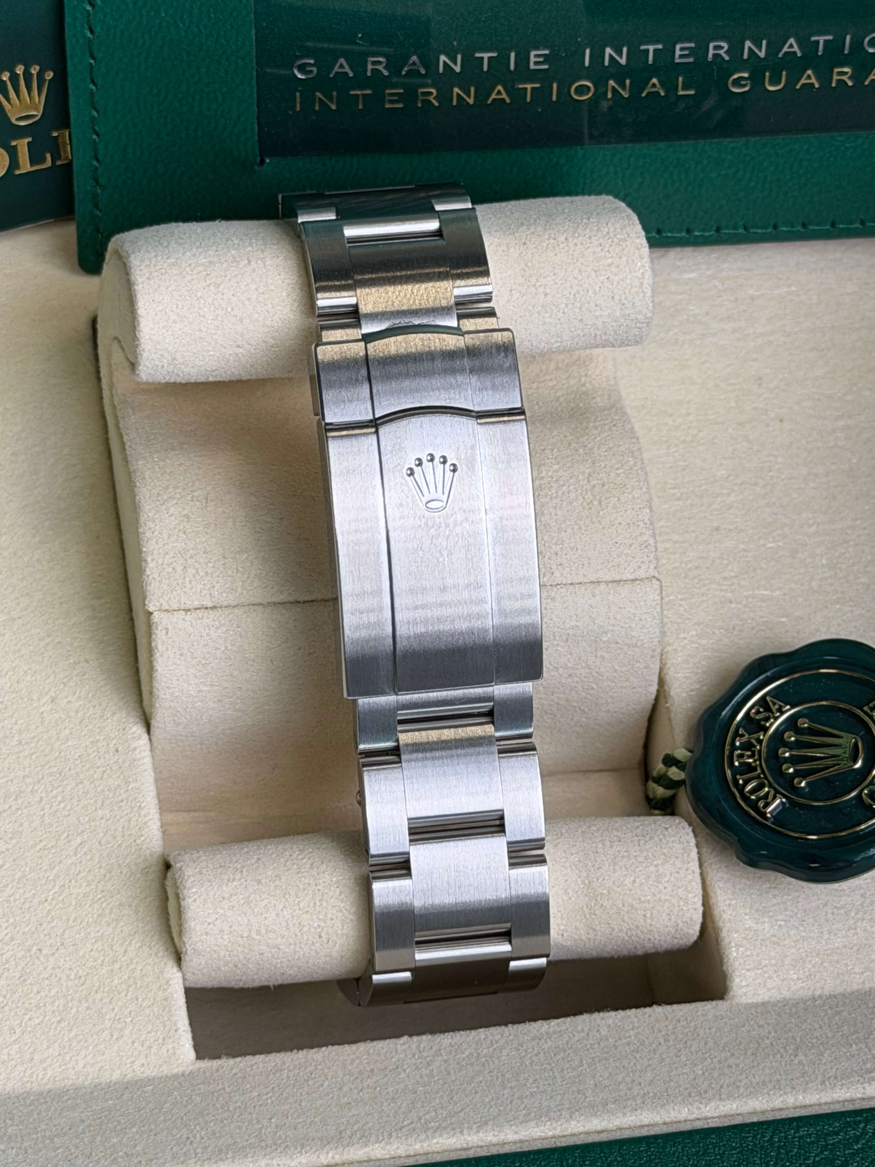 Watchrr - Authentic luxury watch