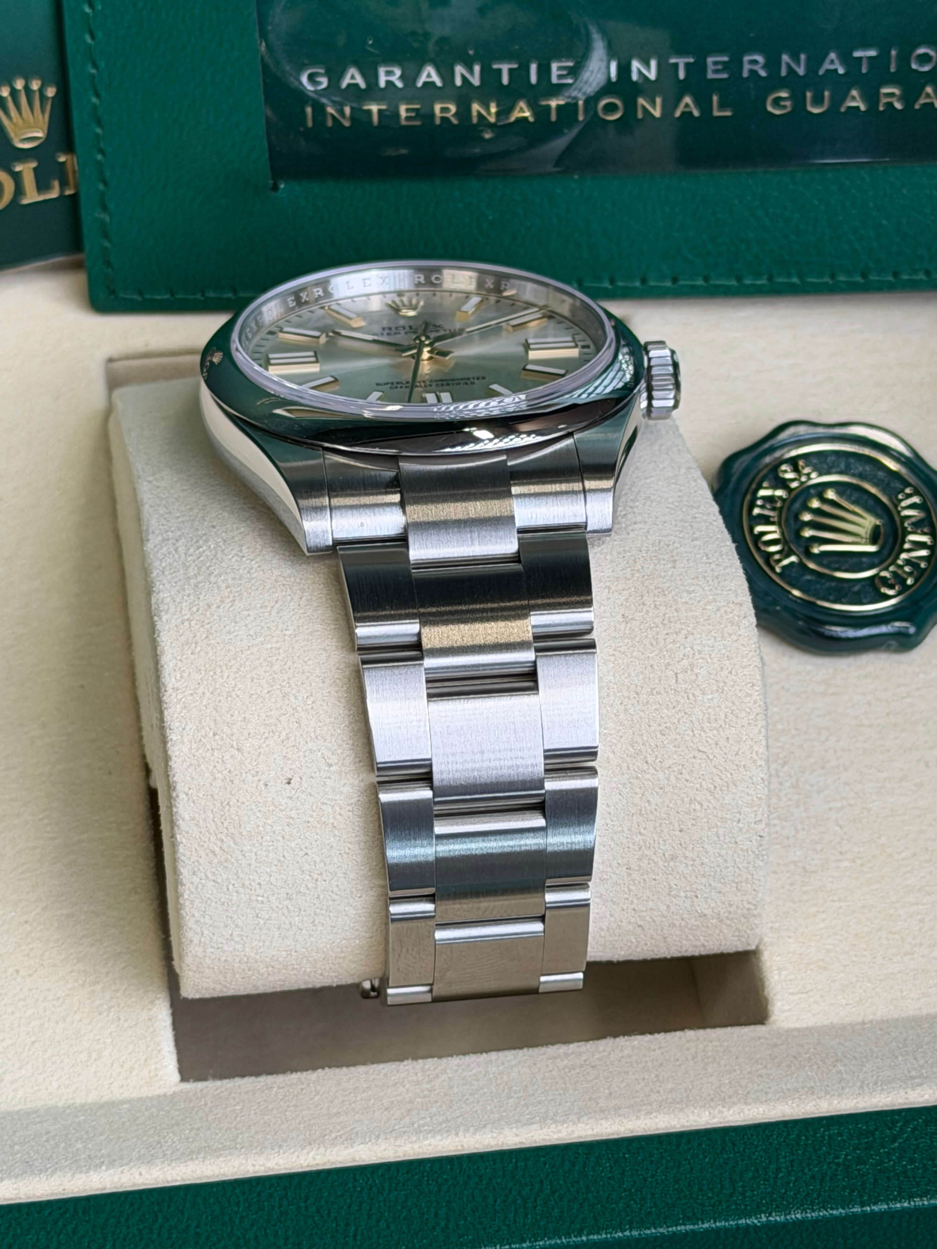 Watchrr - Authentic luxury watch