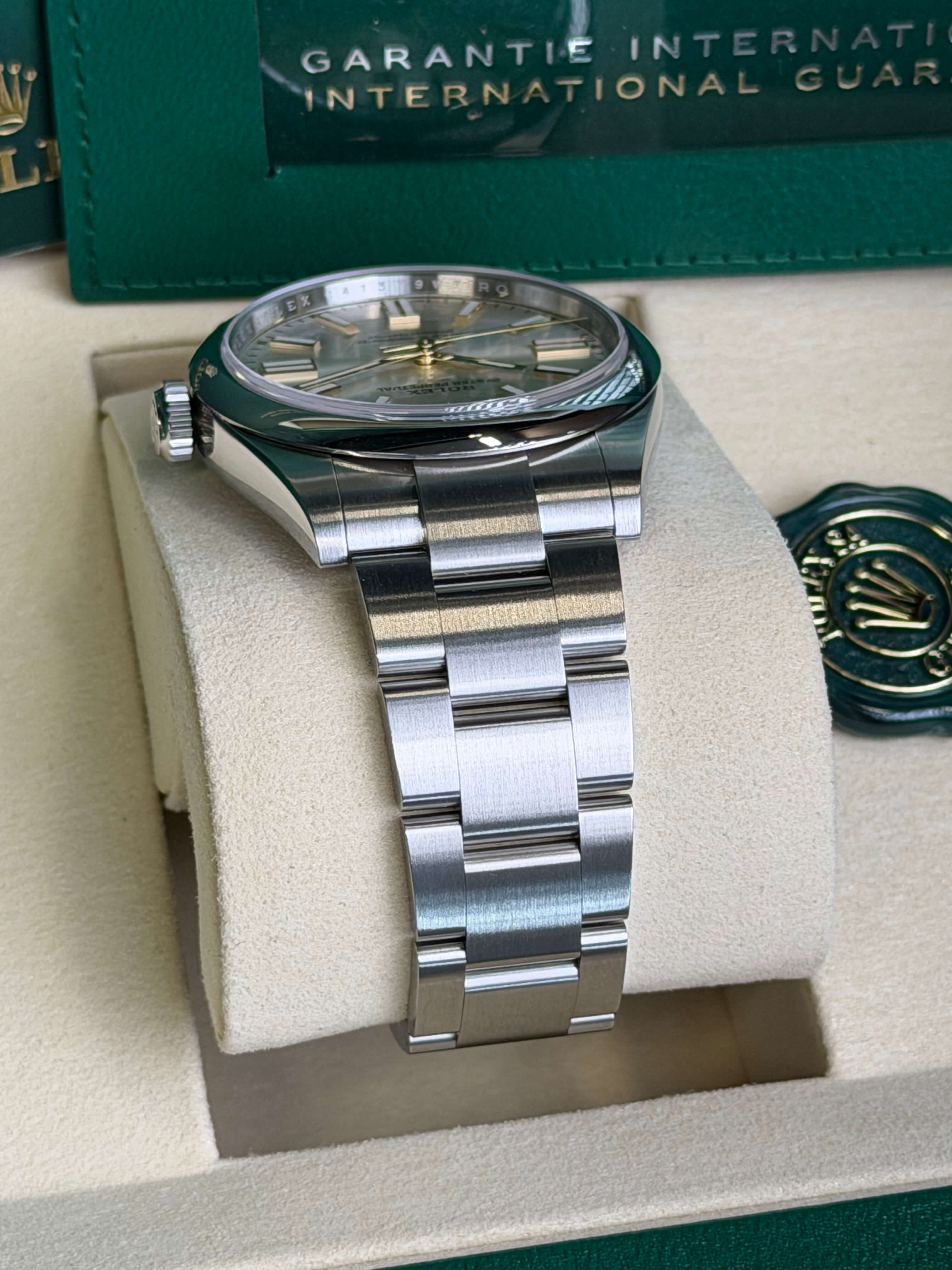 Watchrr - Authentic luxury watch