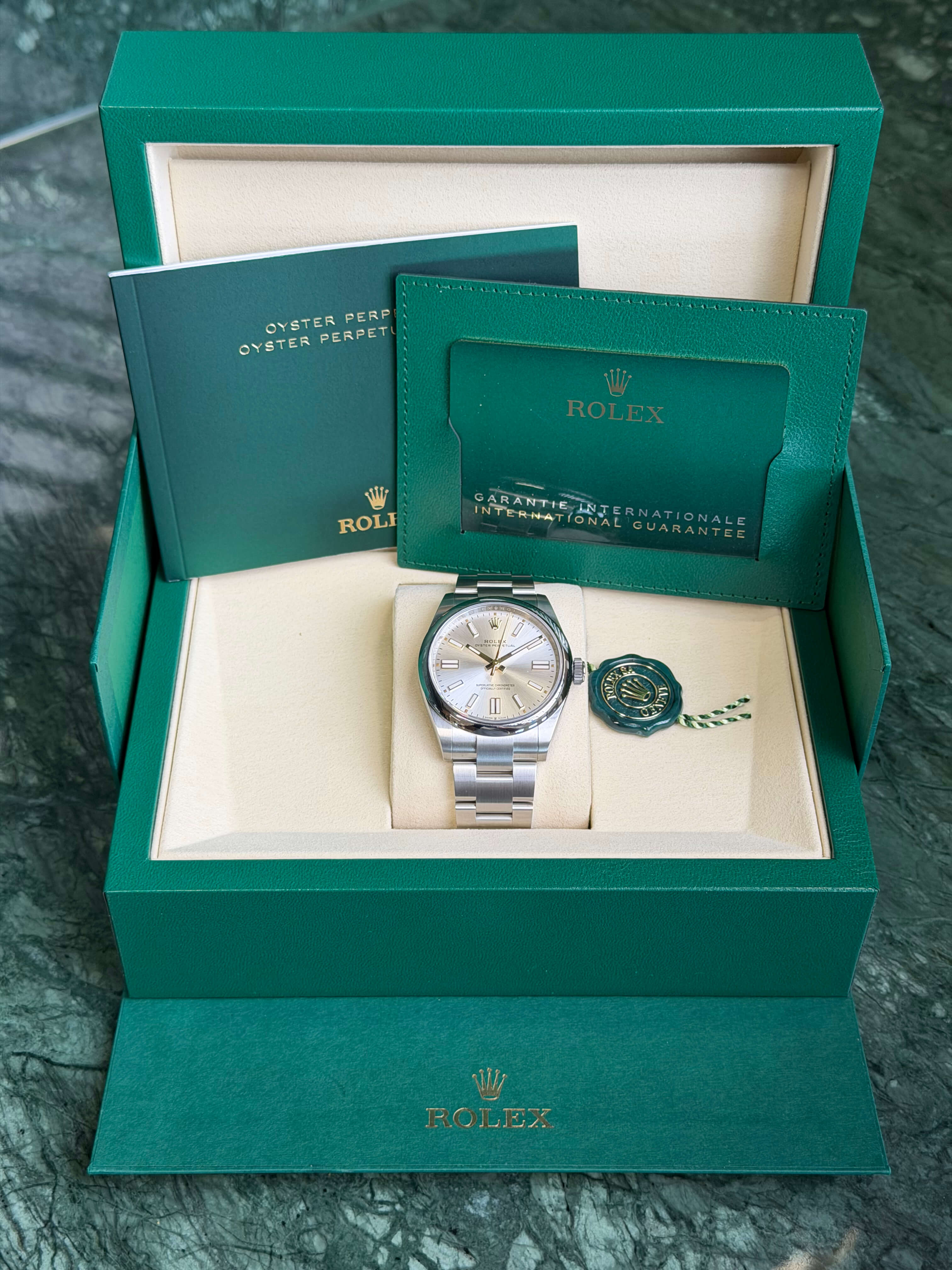 Watchrr - Authentic luxury watch