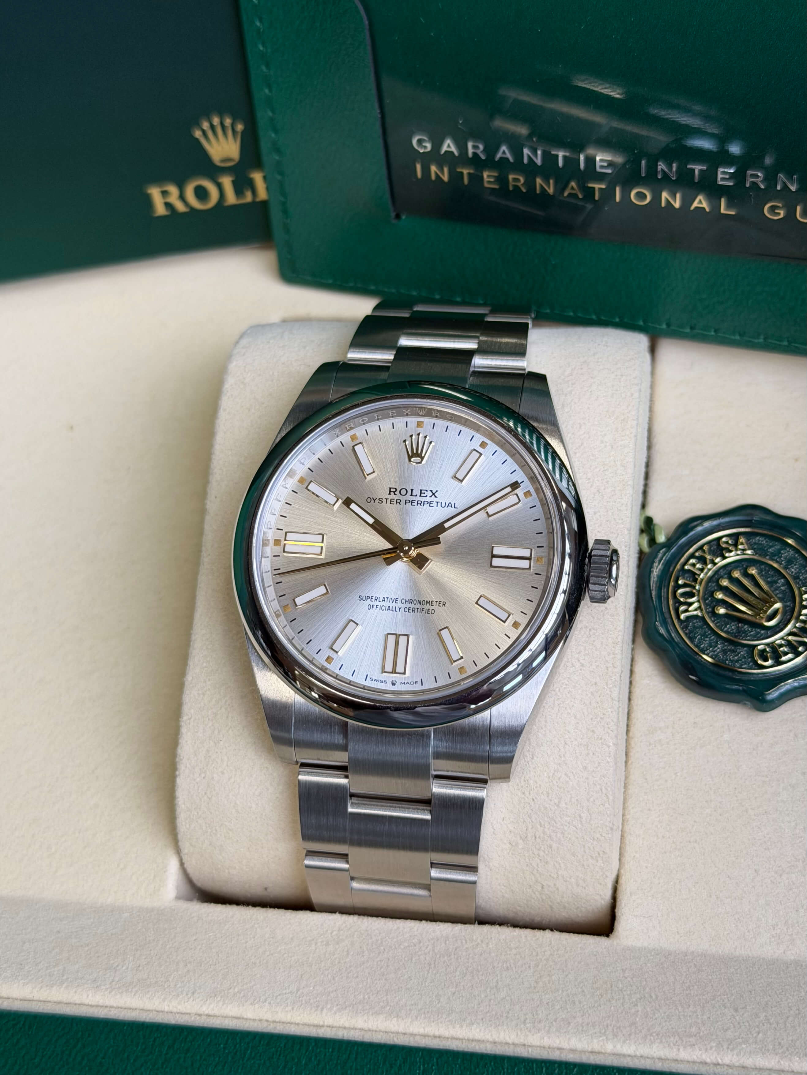 Watchrr - Authentic luxury watch