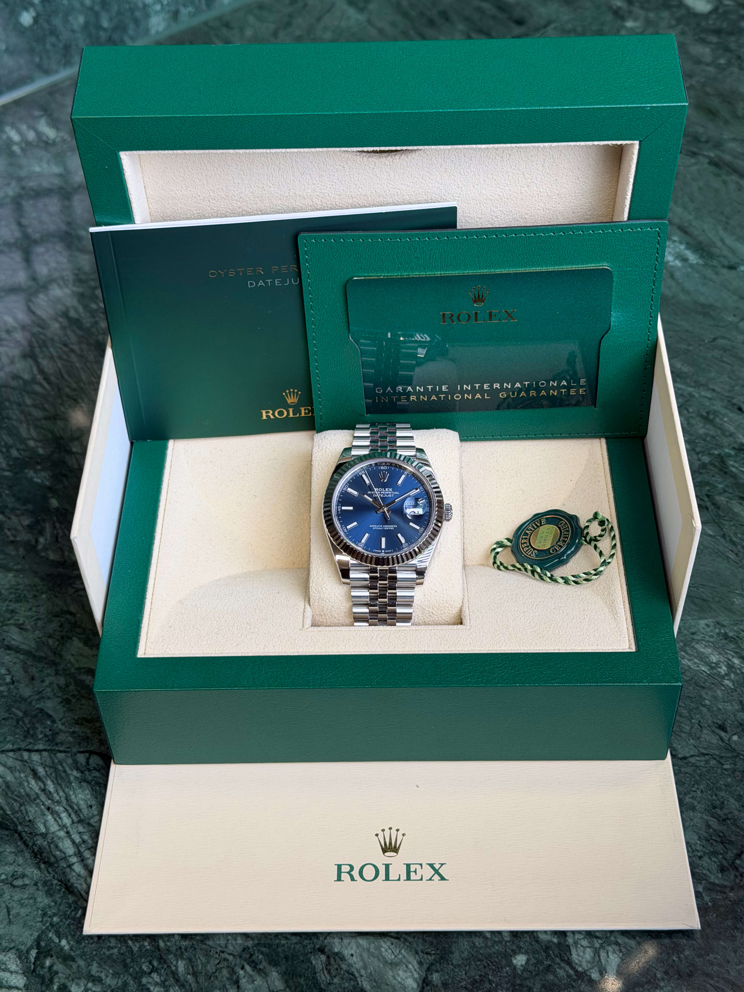 Watchrr - Authentic luxury watch