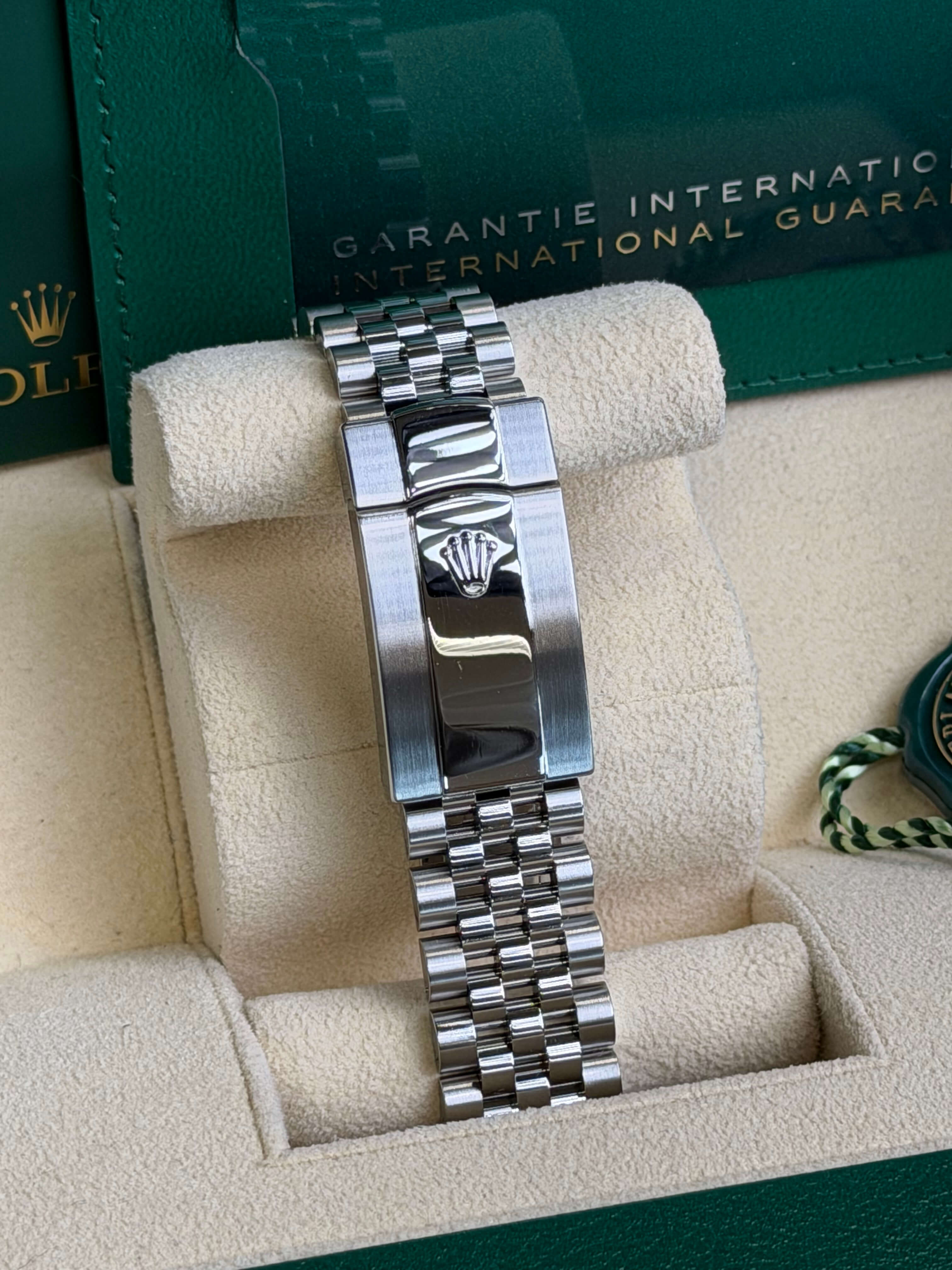 Watchrr - Authentic luxury watch