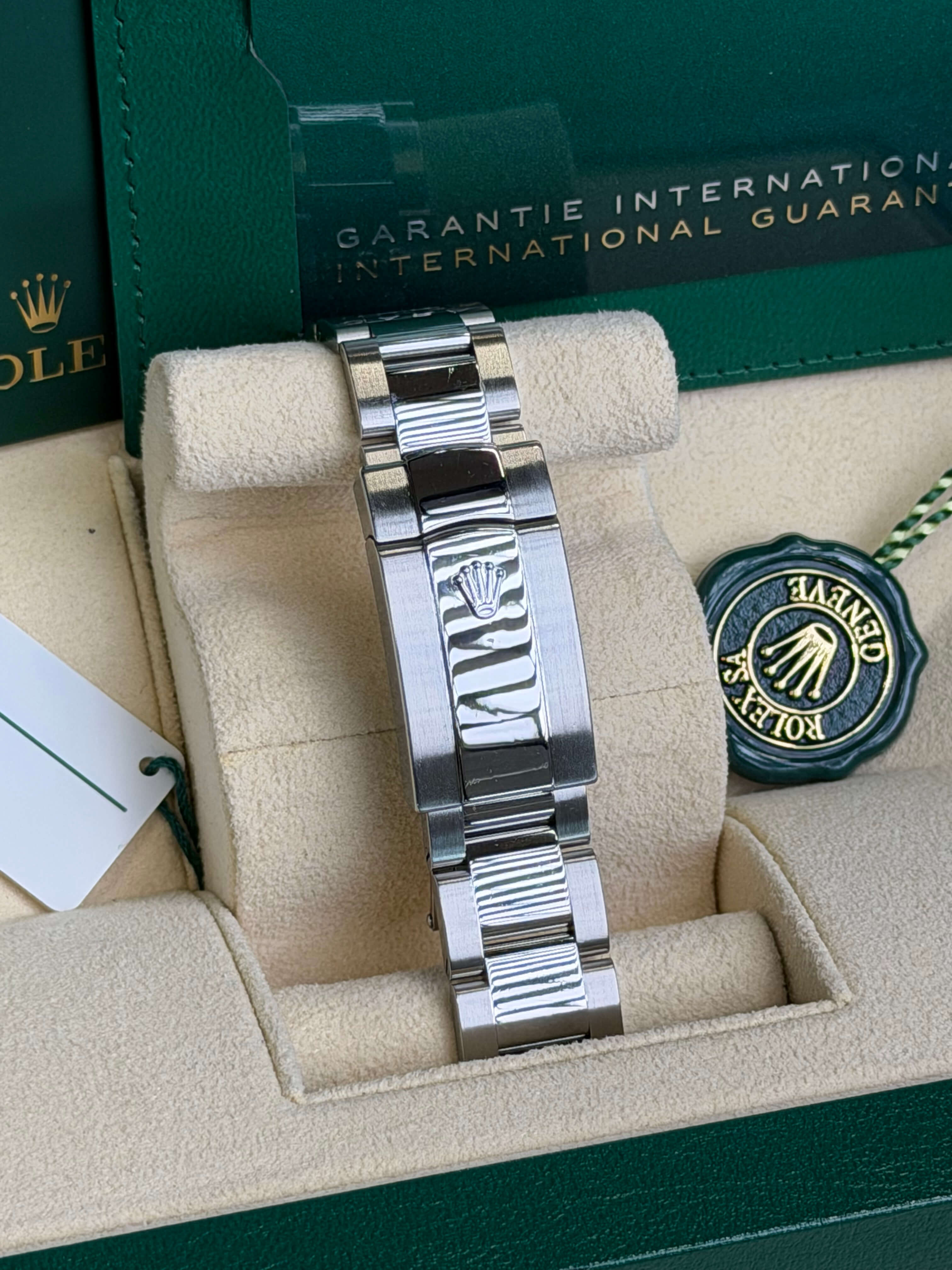 Watchrr - Authentic luxury watch