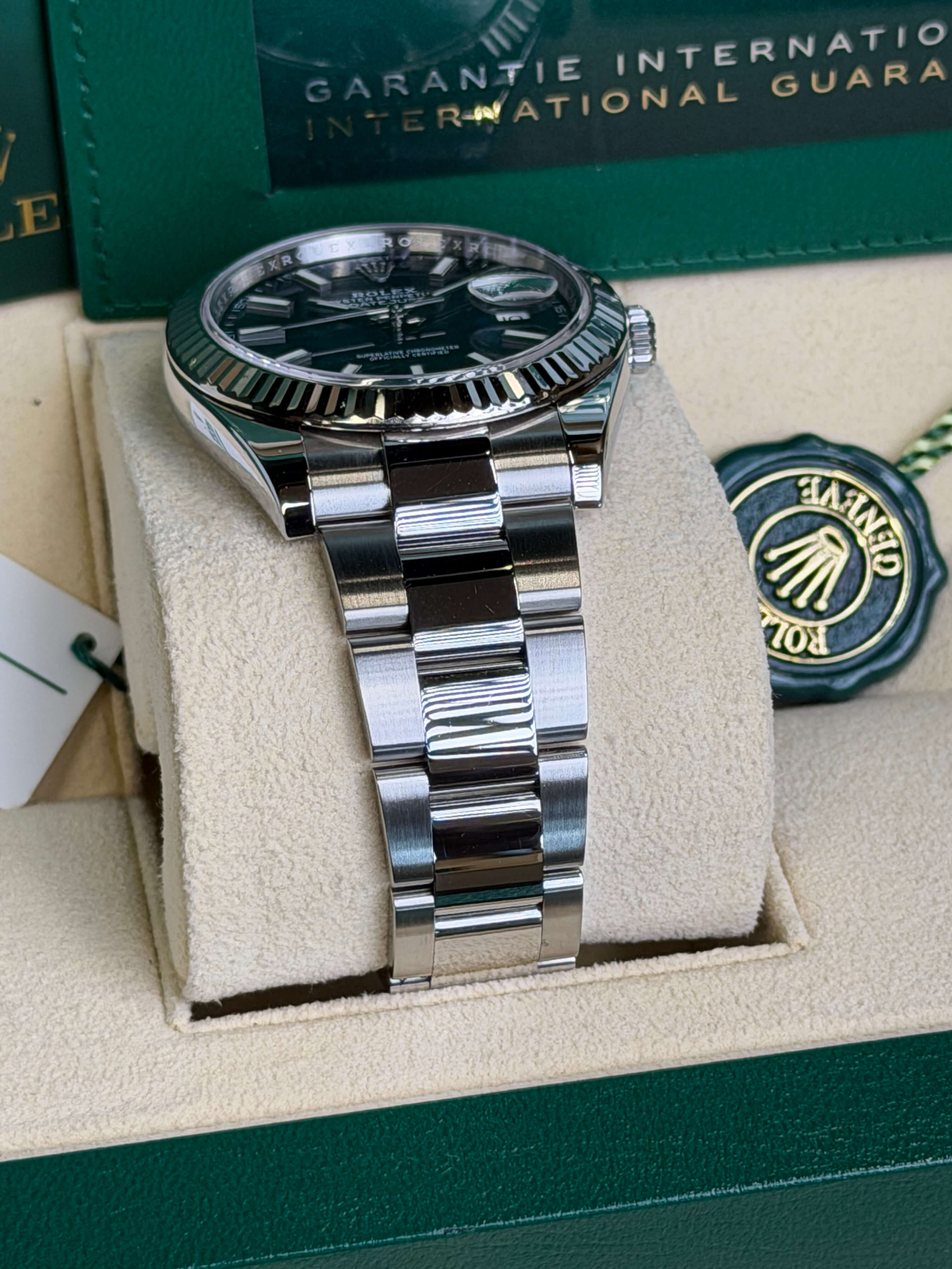 Watchrr - Authentic luxury watch