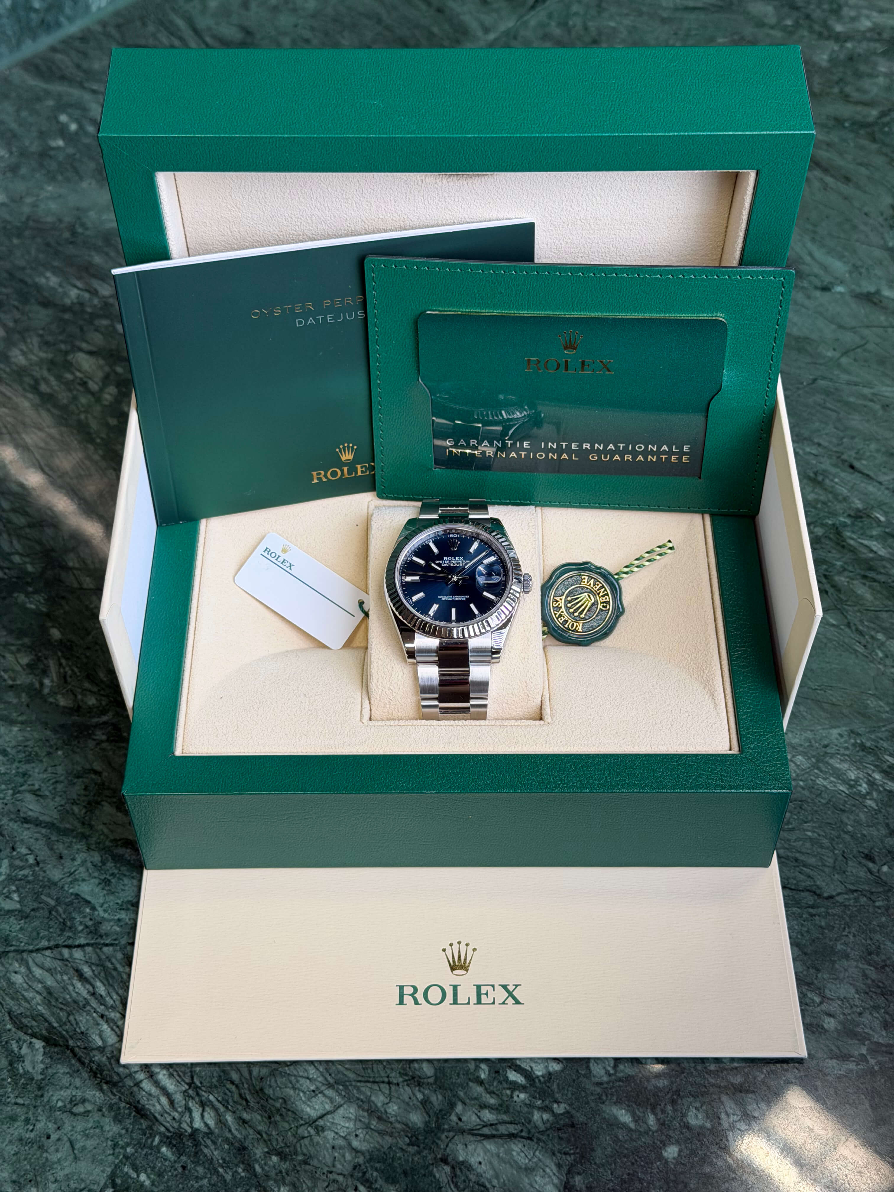 Watchrr - Authentic luxury watch