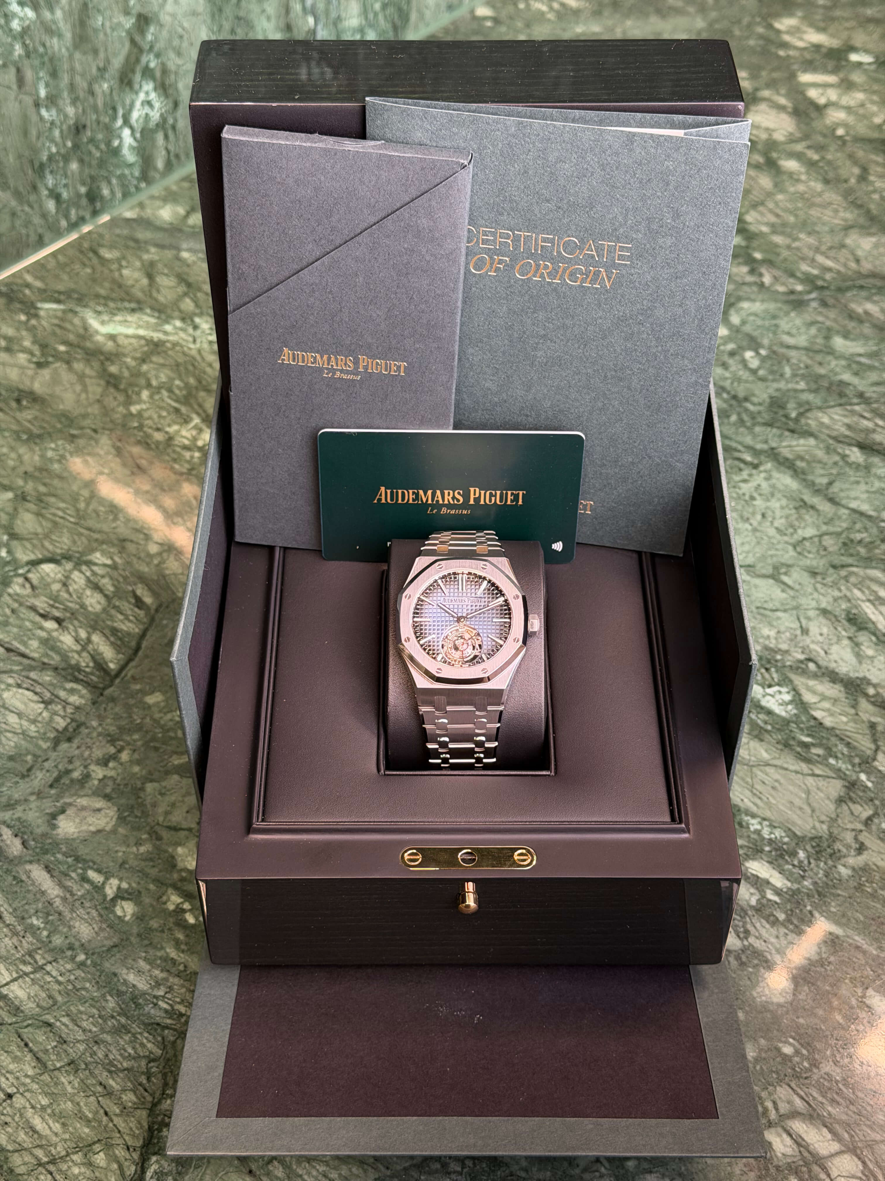 Watchrr - Authentic luxury watch