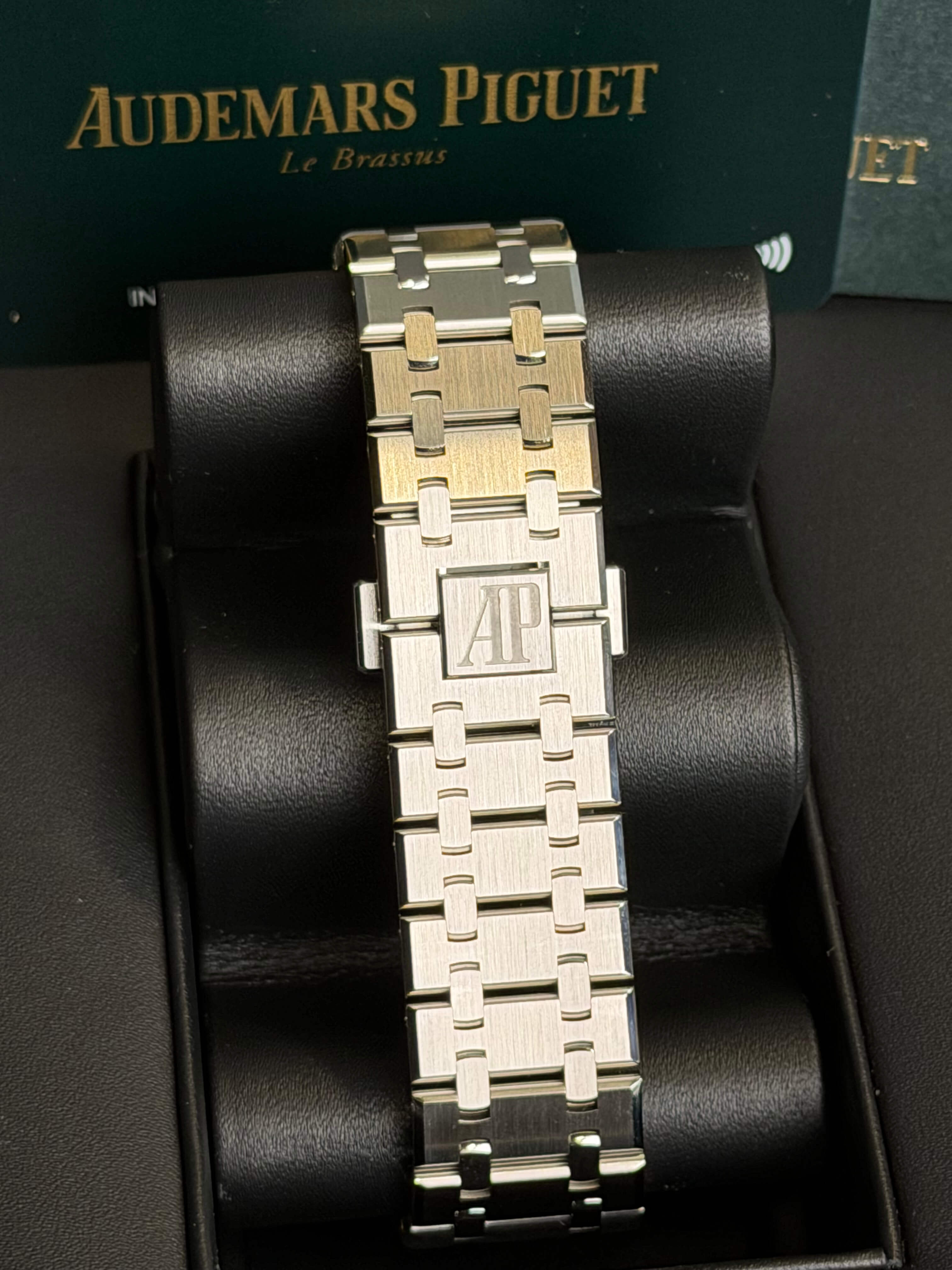 Watchrr - Authentic luxury watch