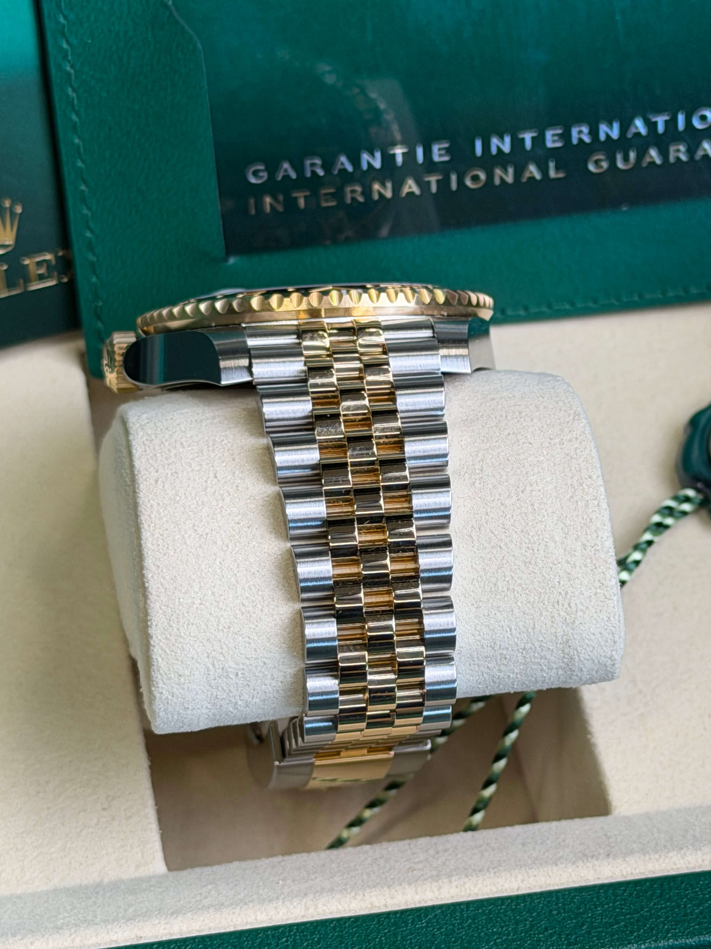 Watchrr - Authentic luxury watch