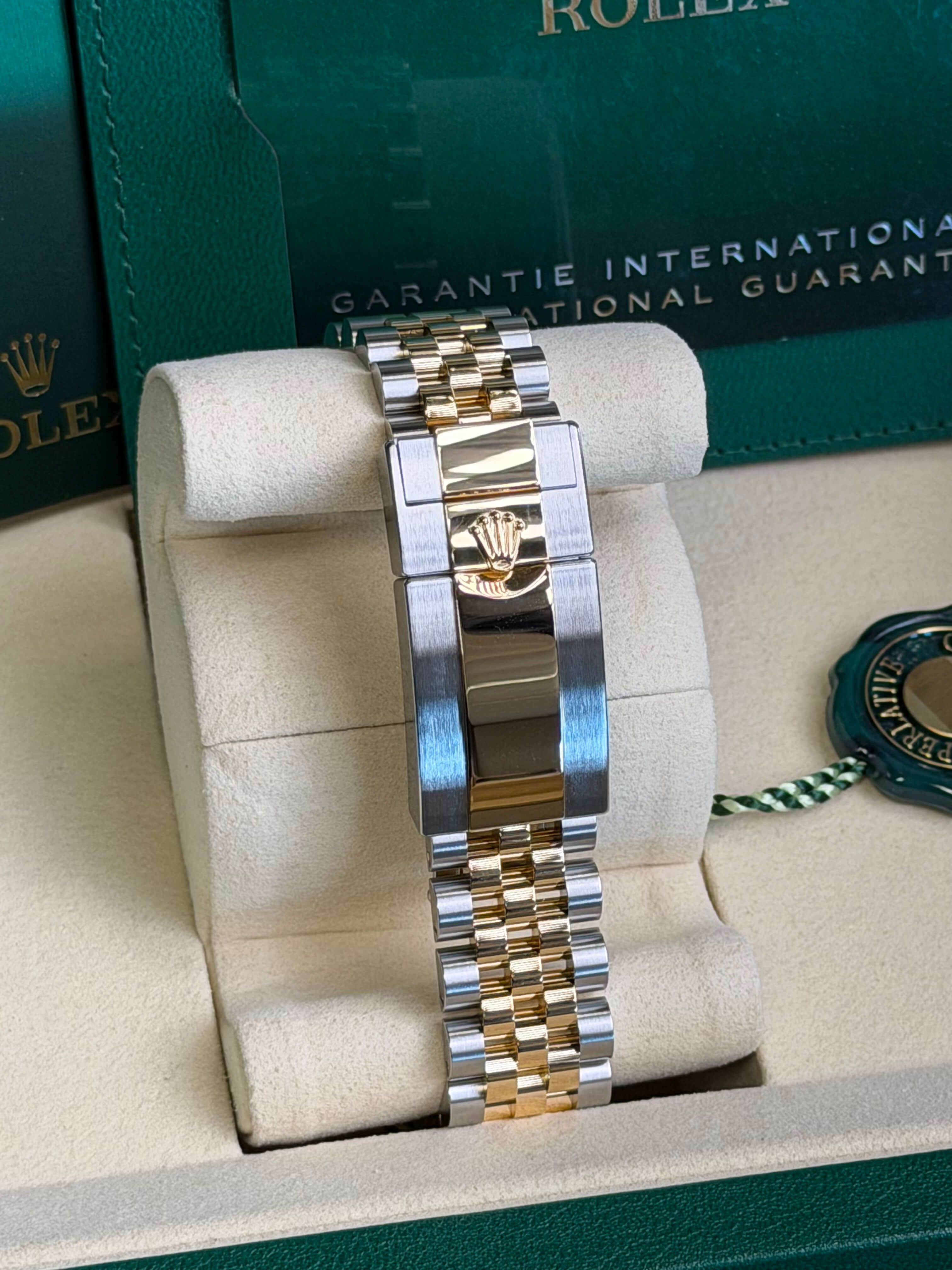 Watchrr - Authentic luxury watch