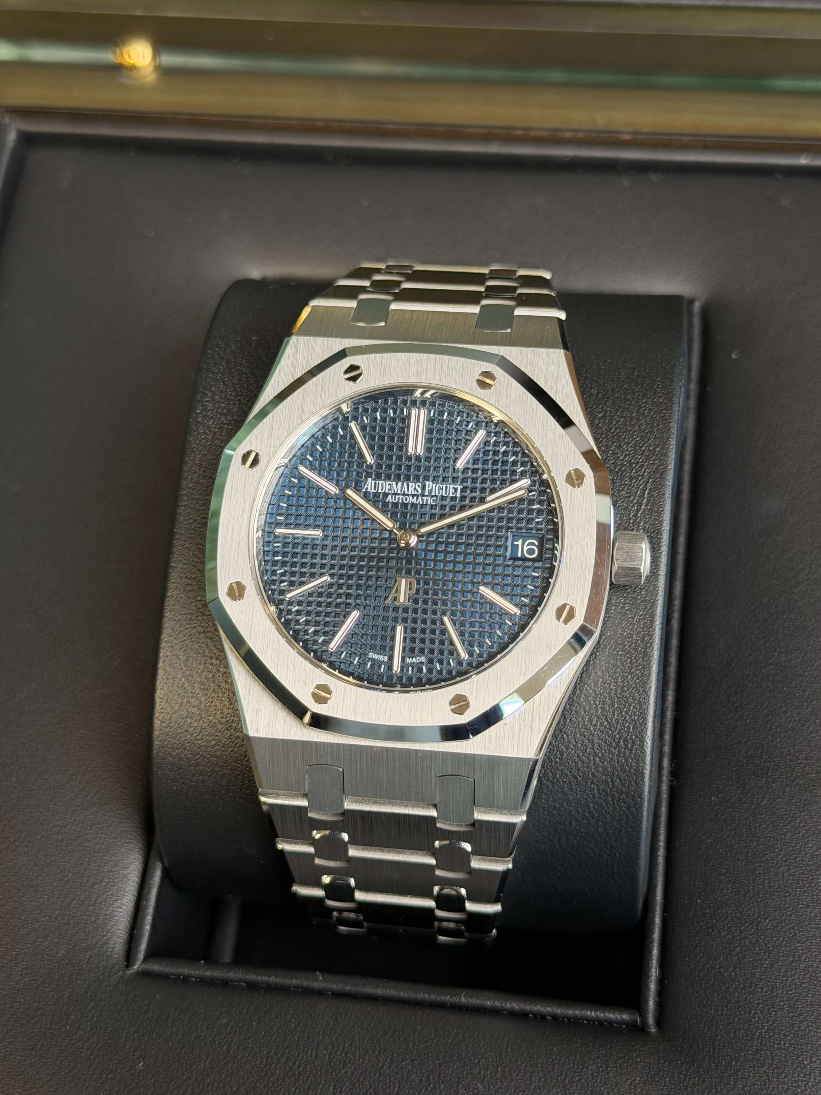 Watchrr - Authentic luxury watch