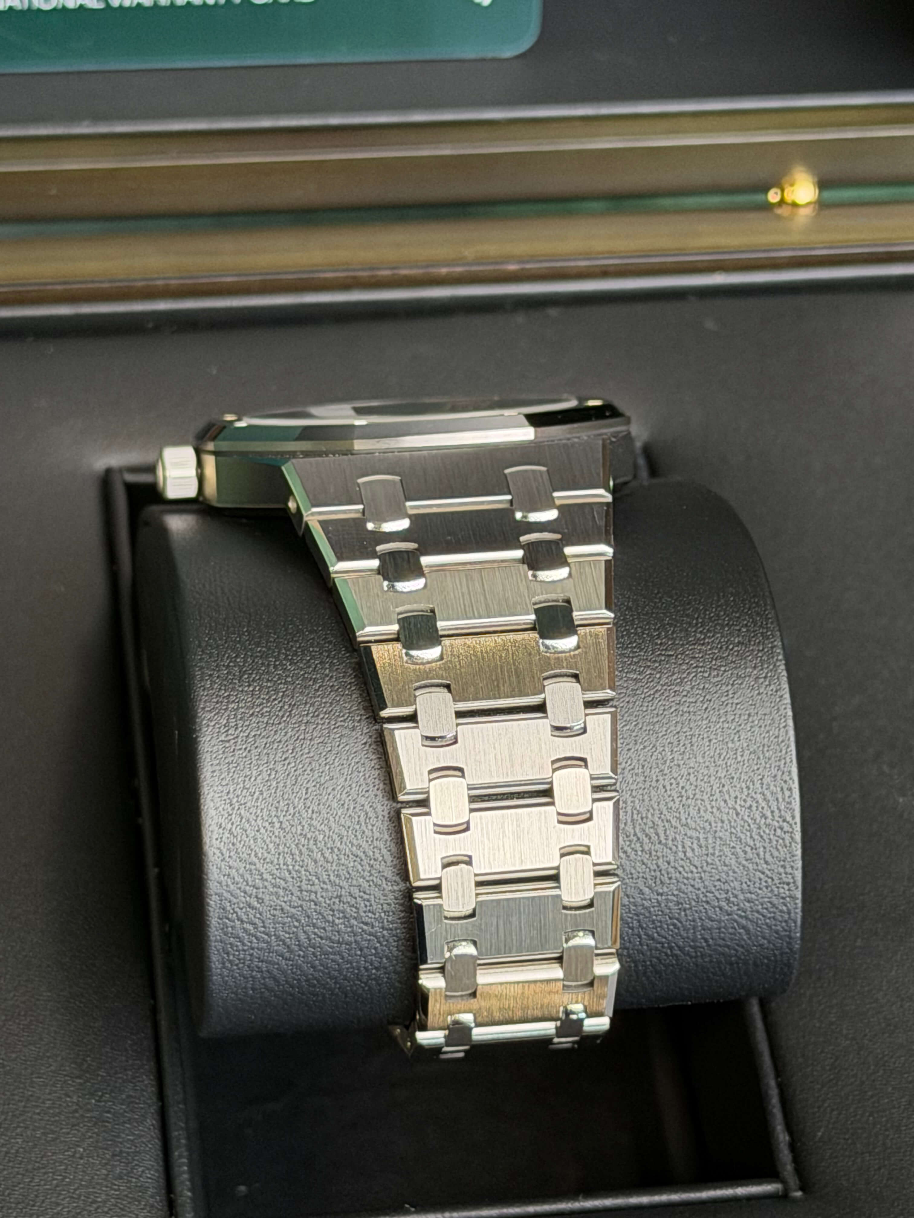 Watchrr - Authentic luxury watch