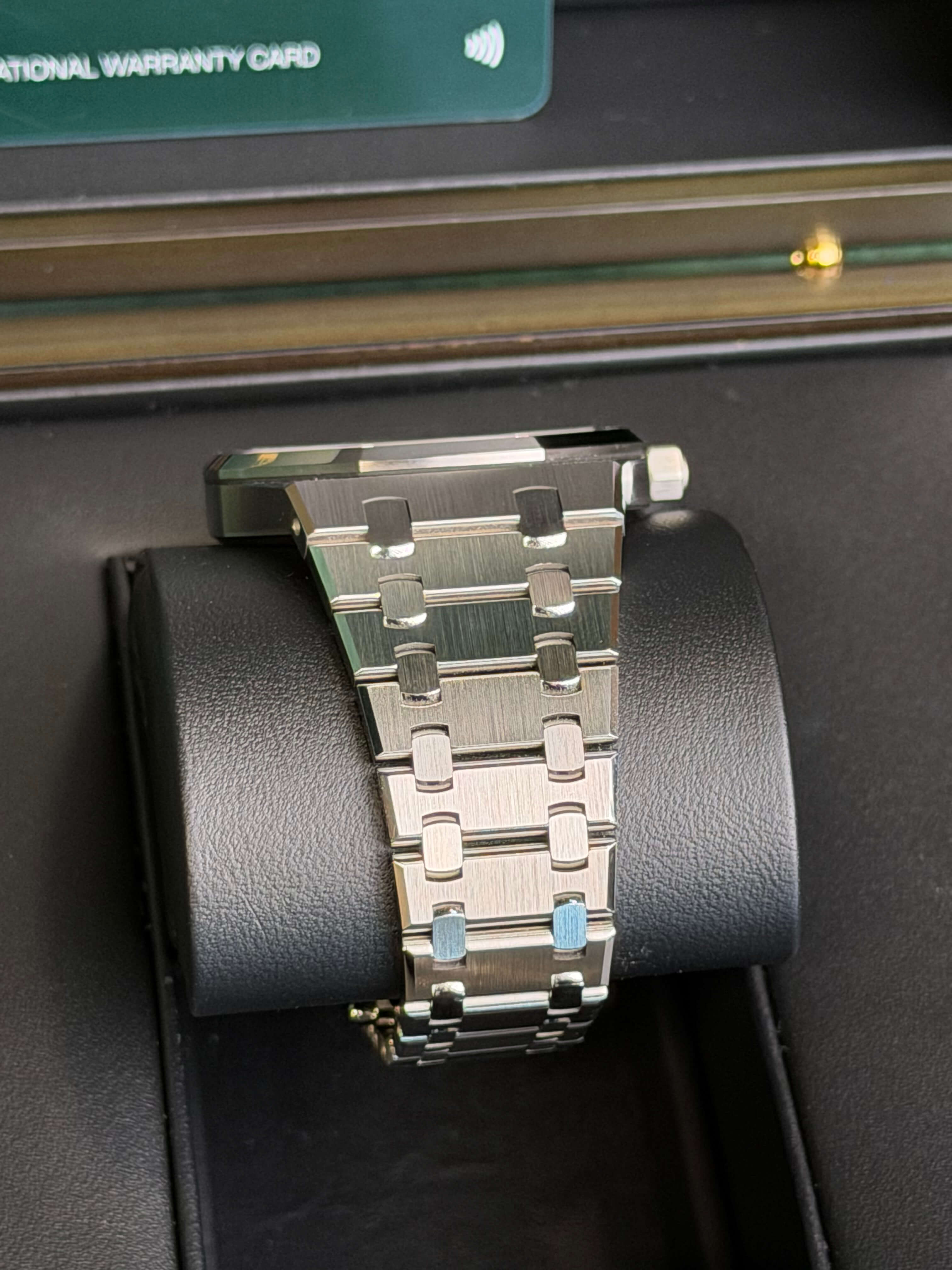 Watchrr - Authentic luxury watch