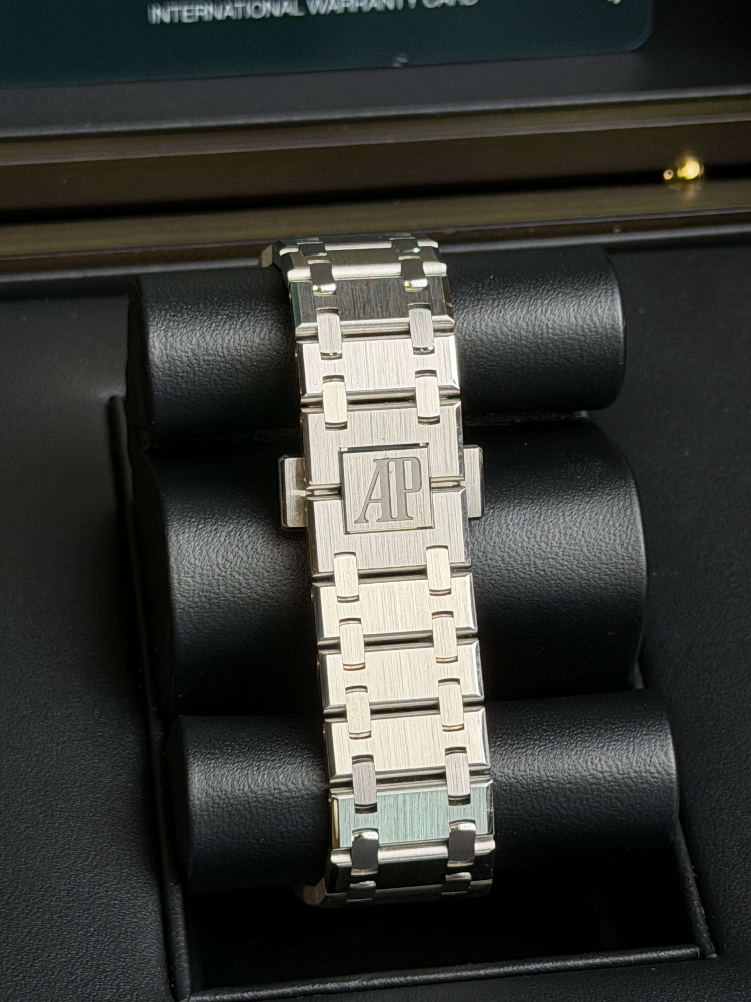 Watchrr - Authentic luxury watch