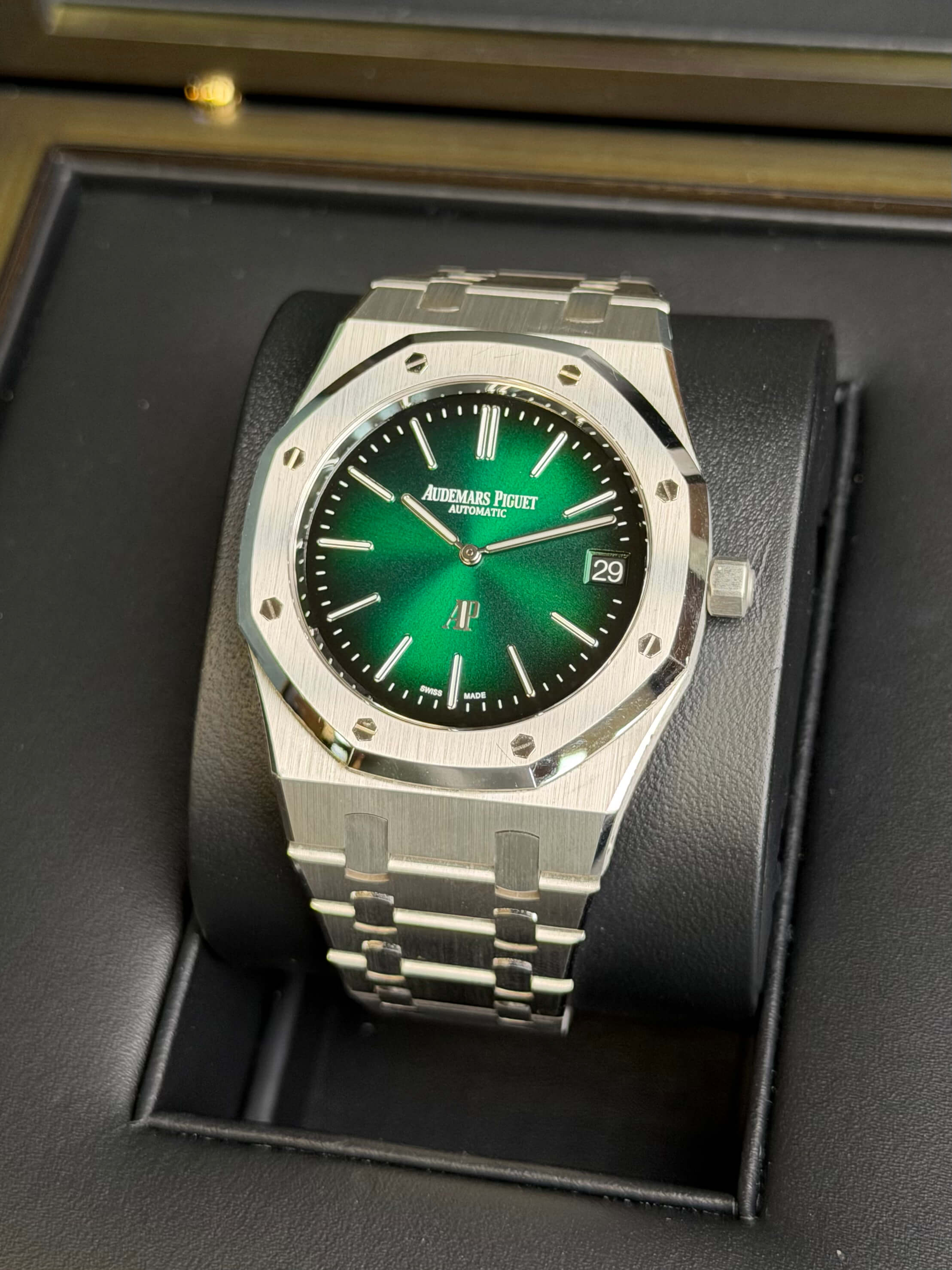 Watchrr - Authentic luxury watch