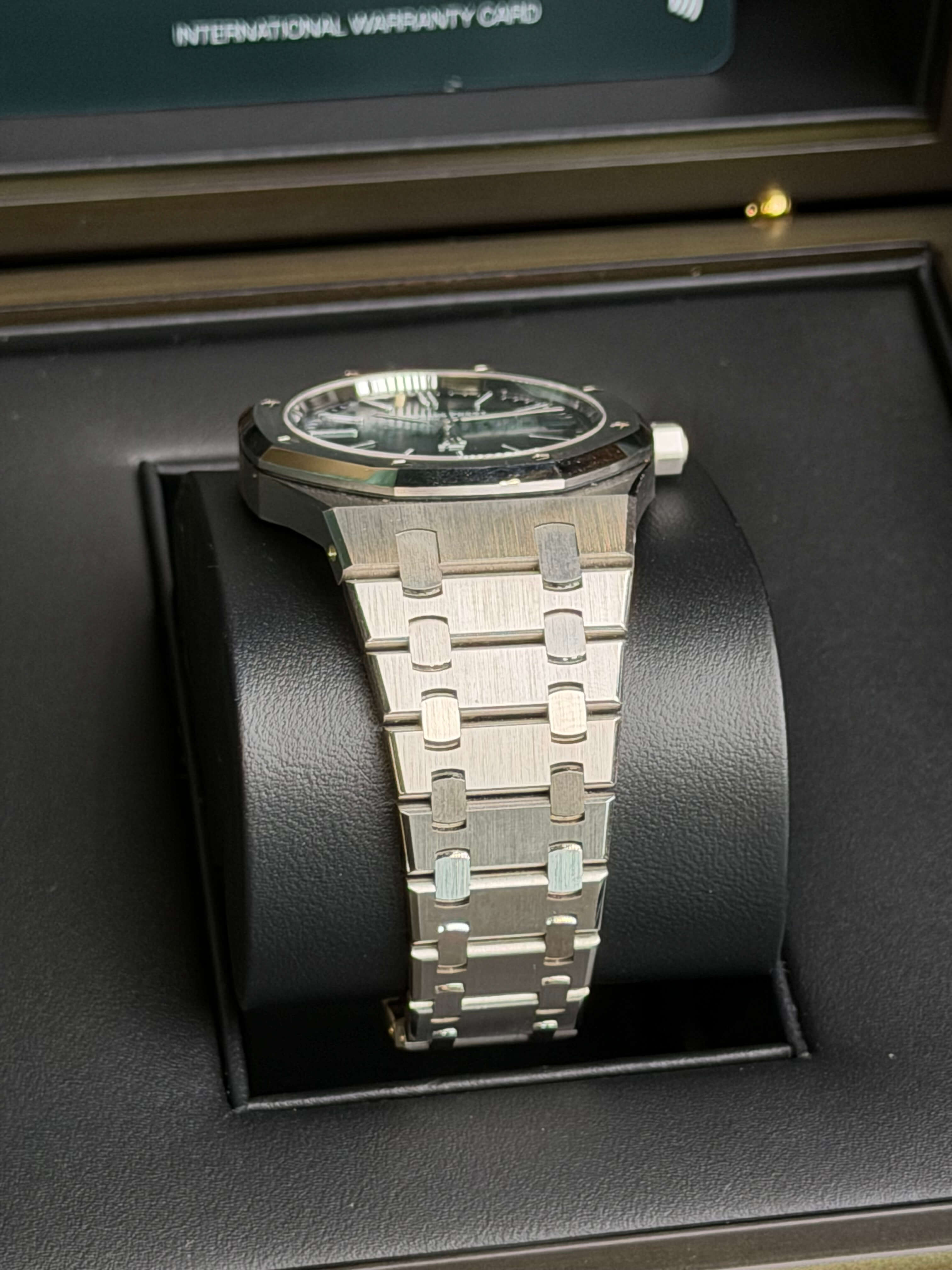 Watchrr - Authentic luxury watch