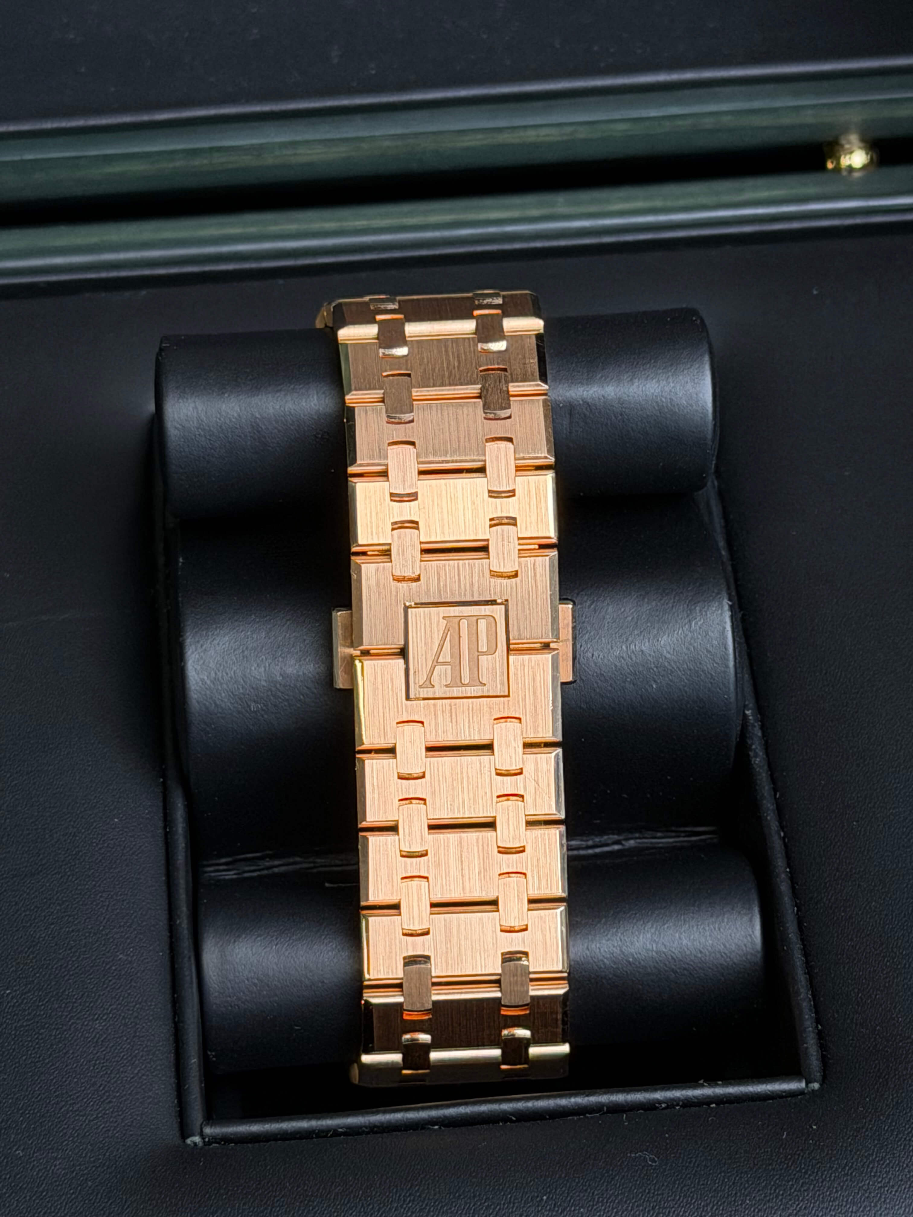 Watchrr - Authentic luxury watch