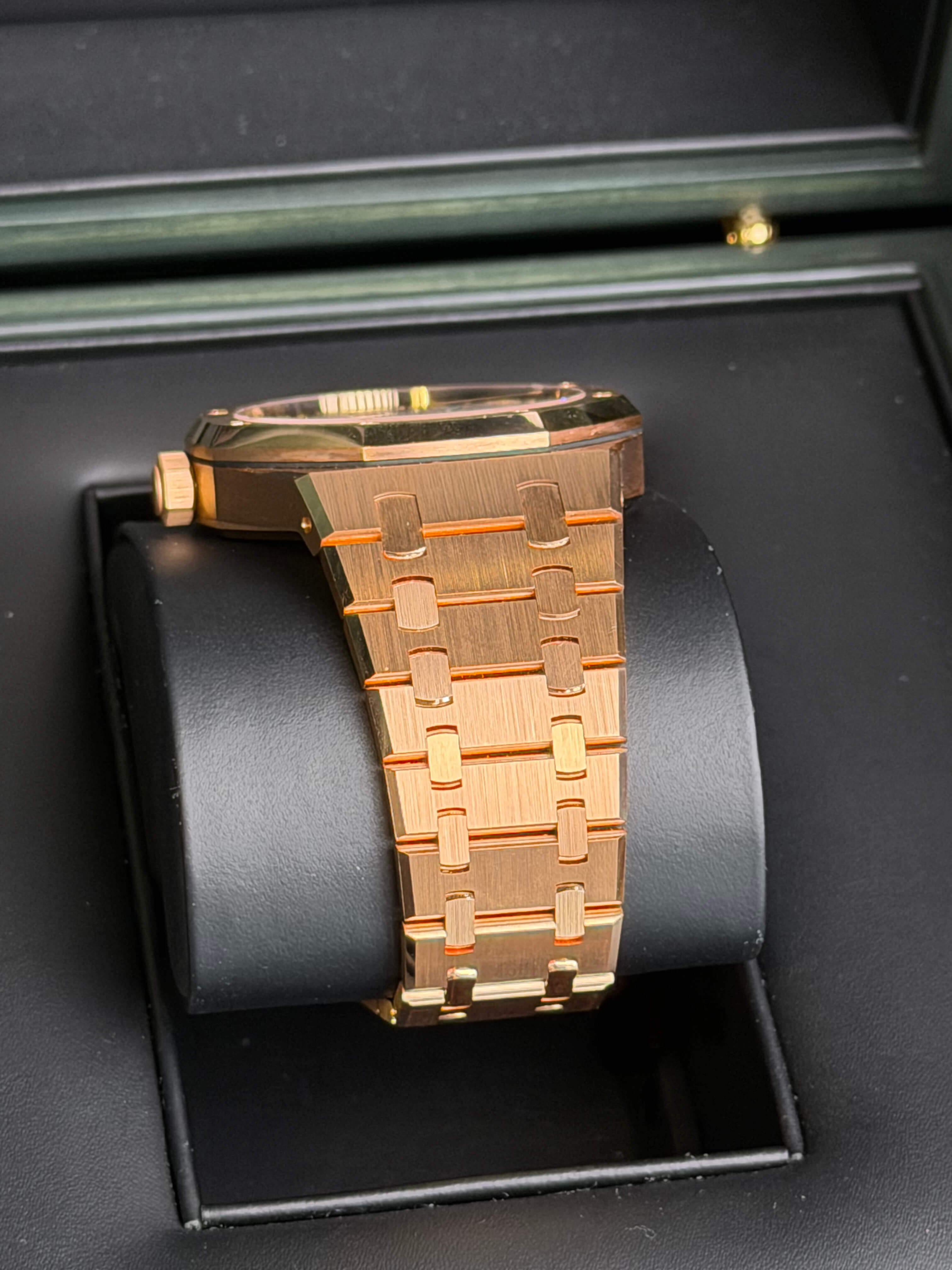 Watchrr - Authentic luxury watch