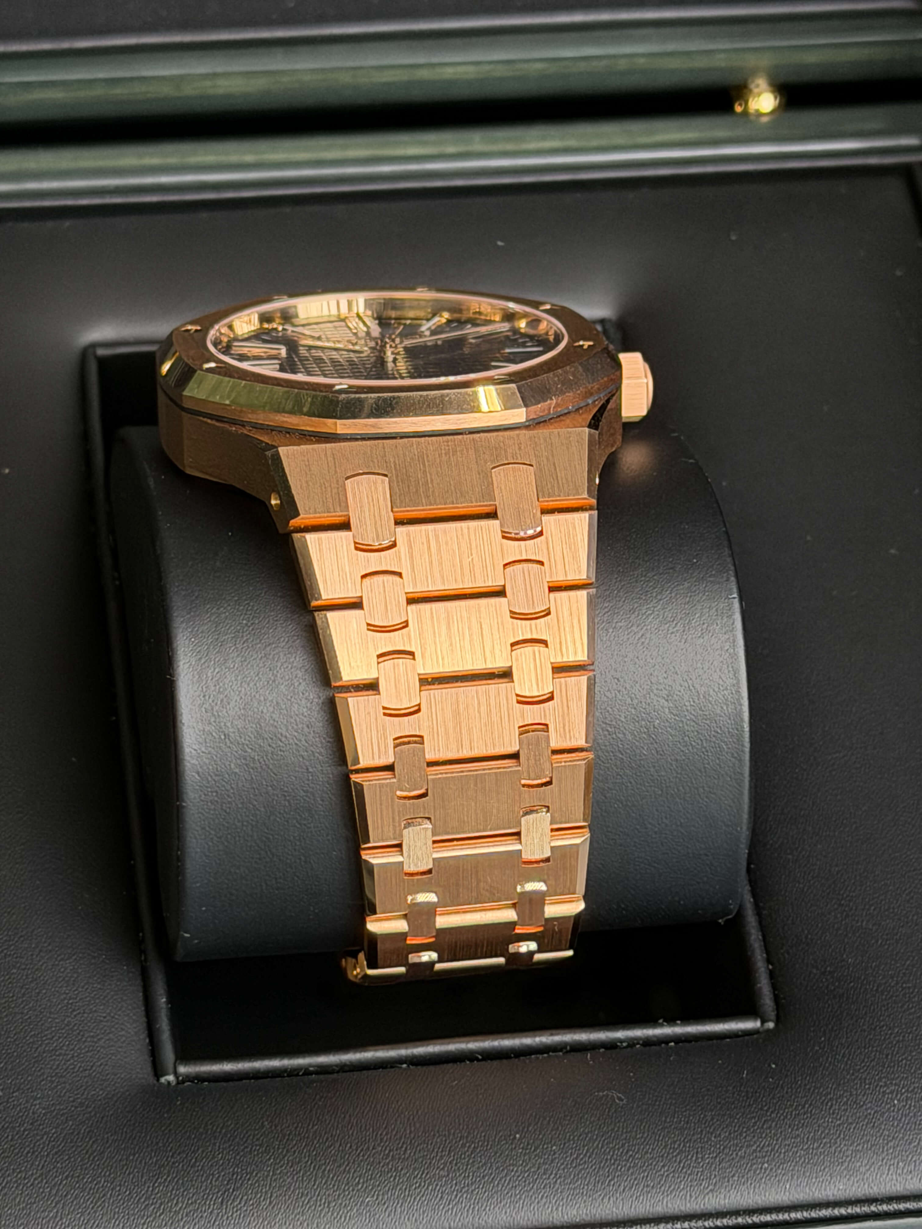 Watchrr - Authentic luxury watch