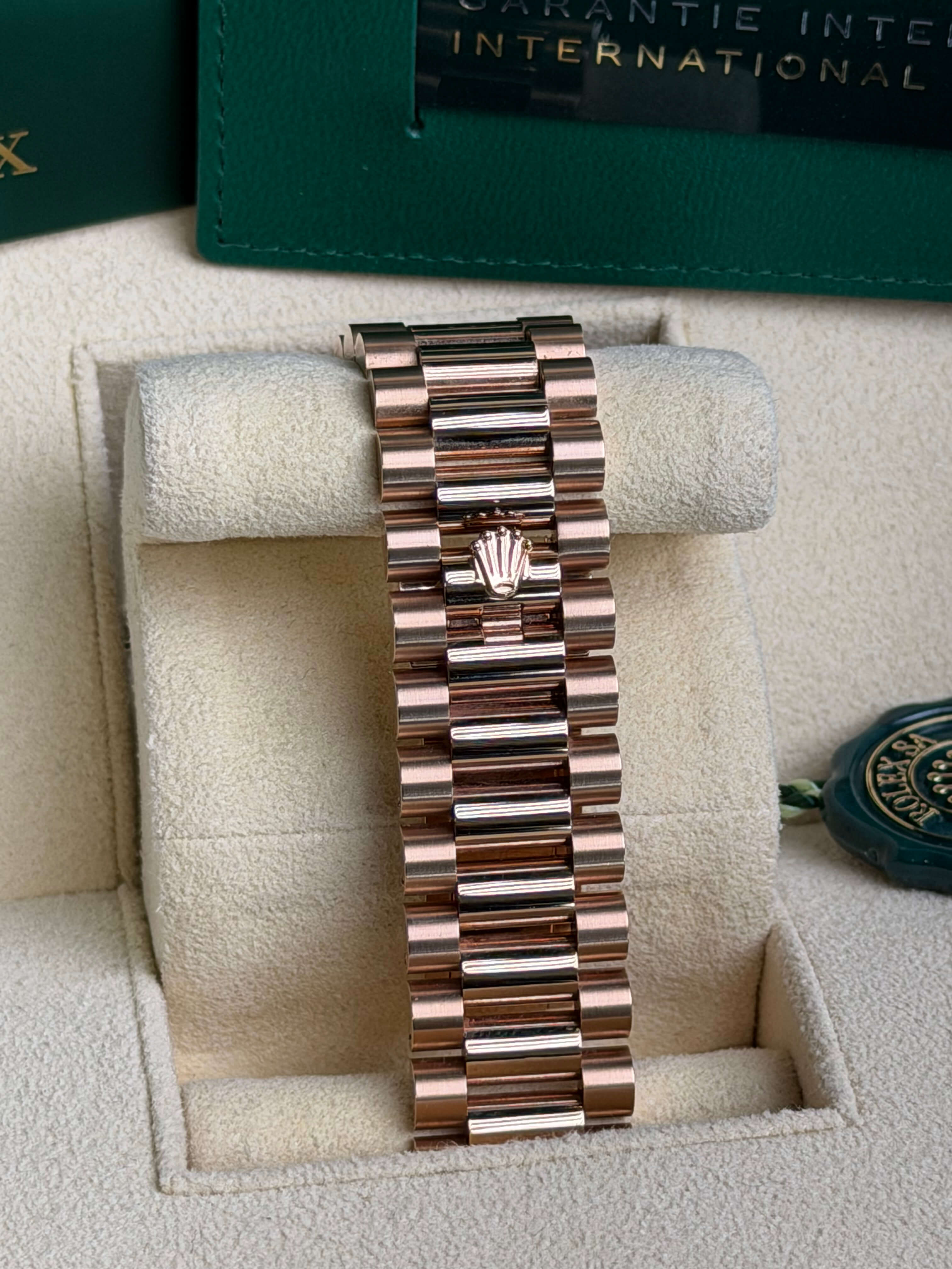 Watchrr - Authentic luxury watch