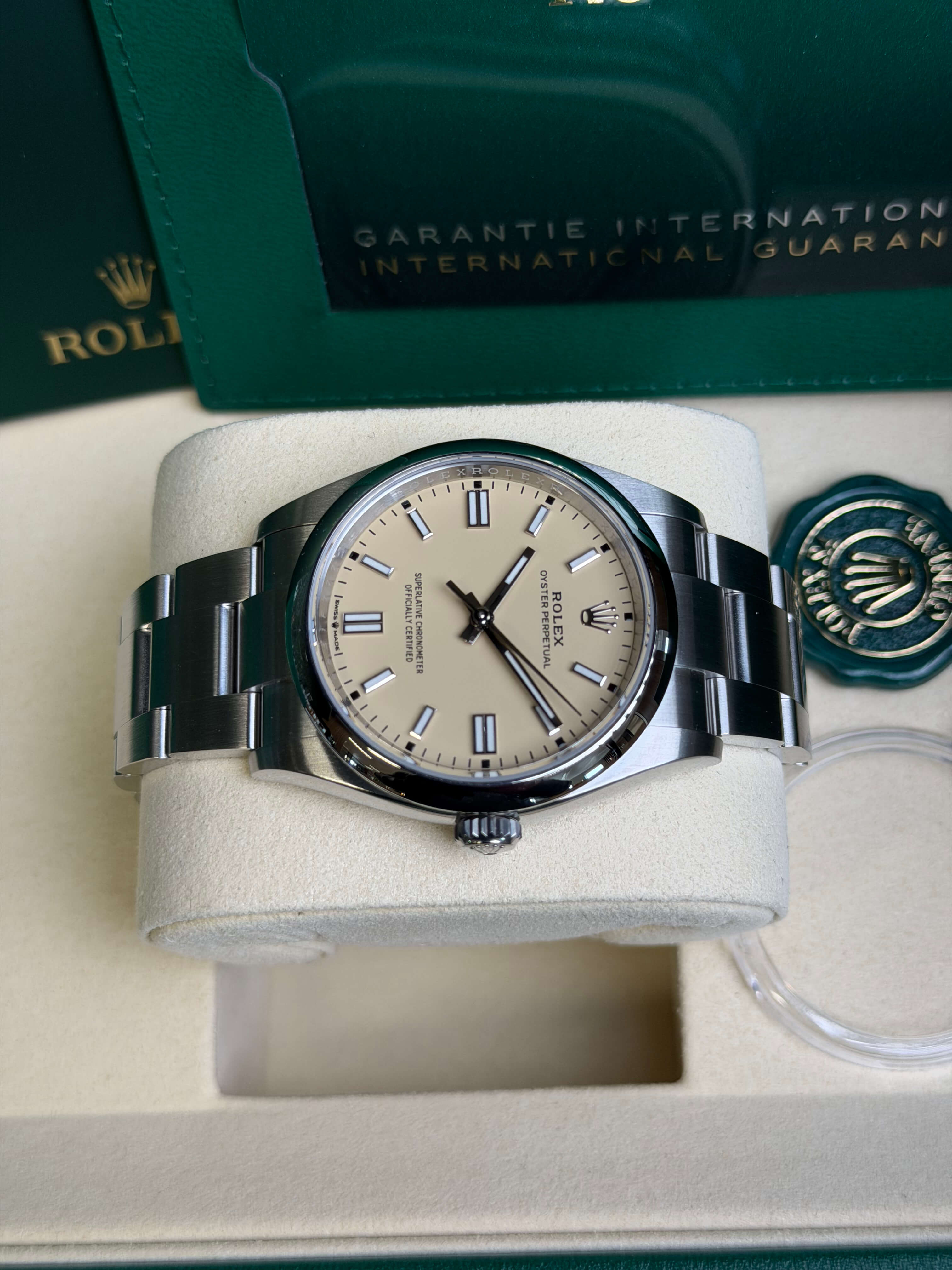 Watchrr - Authentic luxury watch