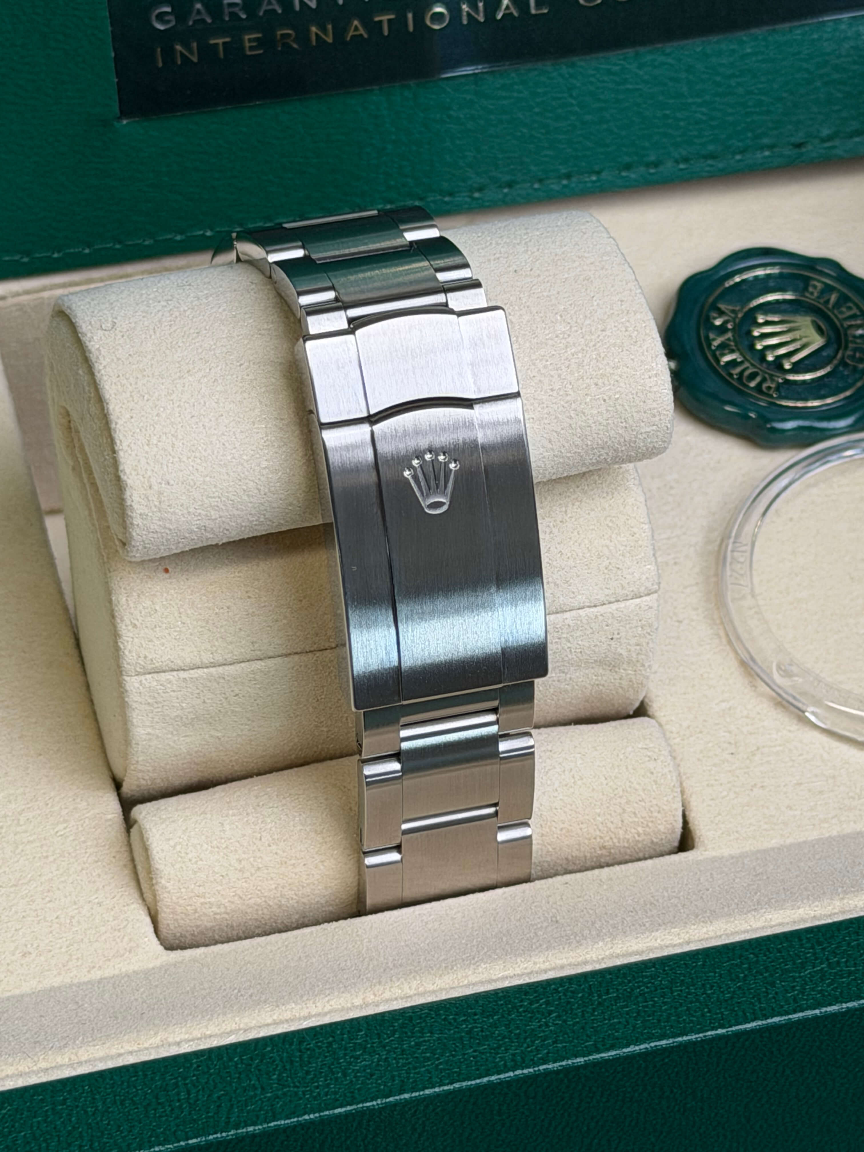 Watchrr - Authentic luxury watch