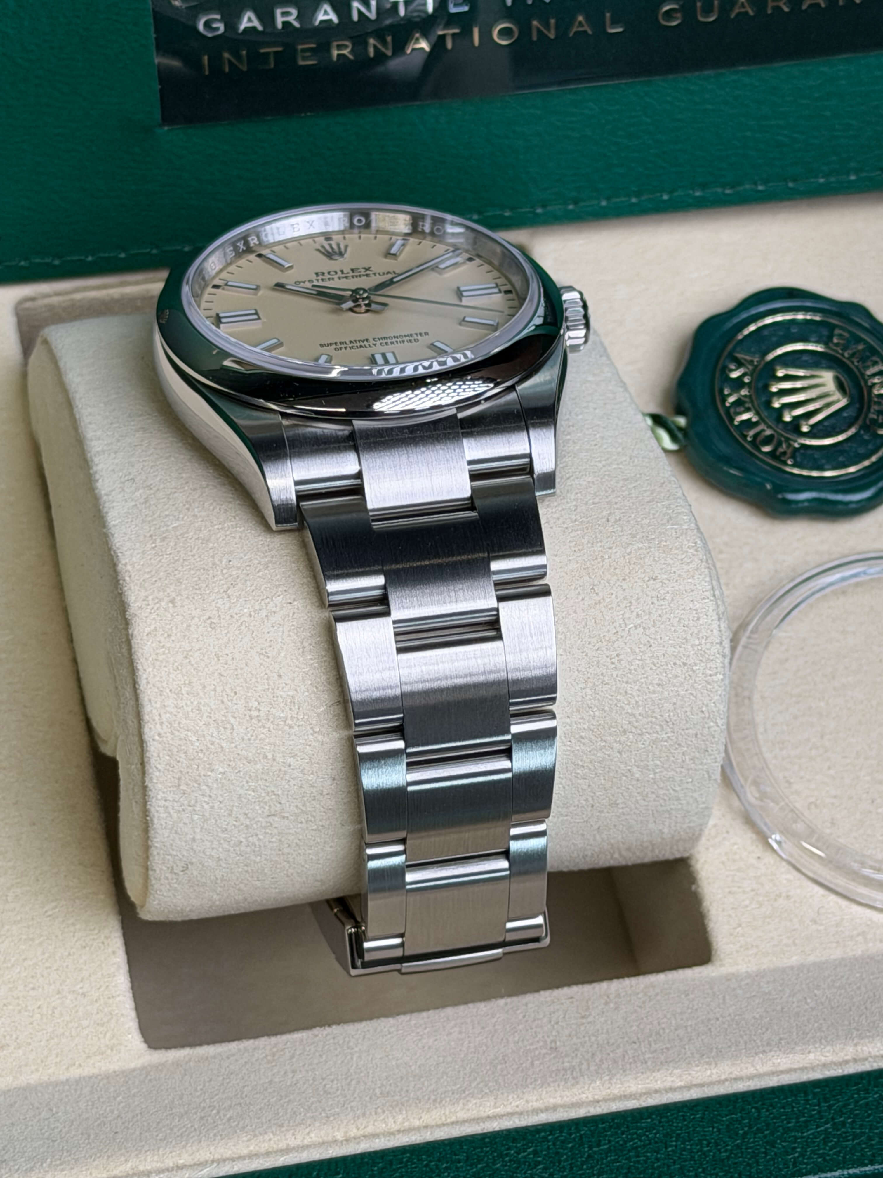 Watchrr - Authentic luxury watch