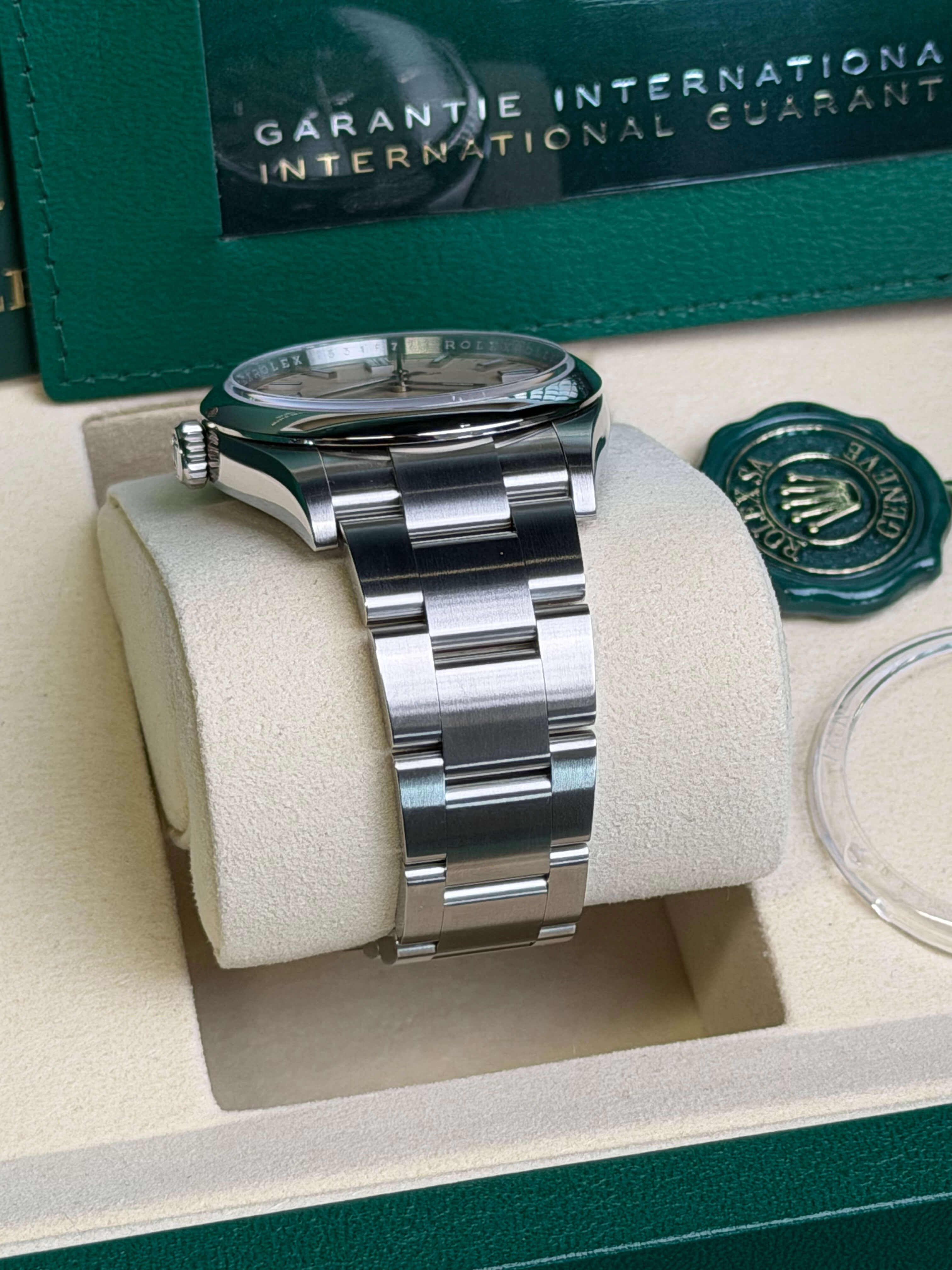 Watchrr - Authentic luxury watch