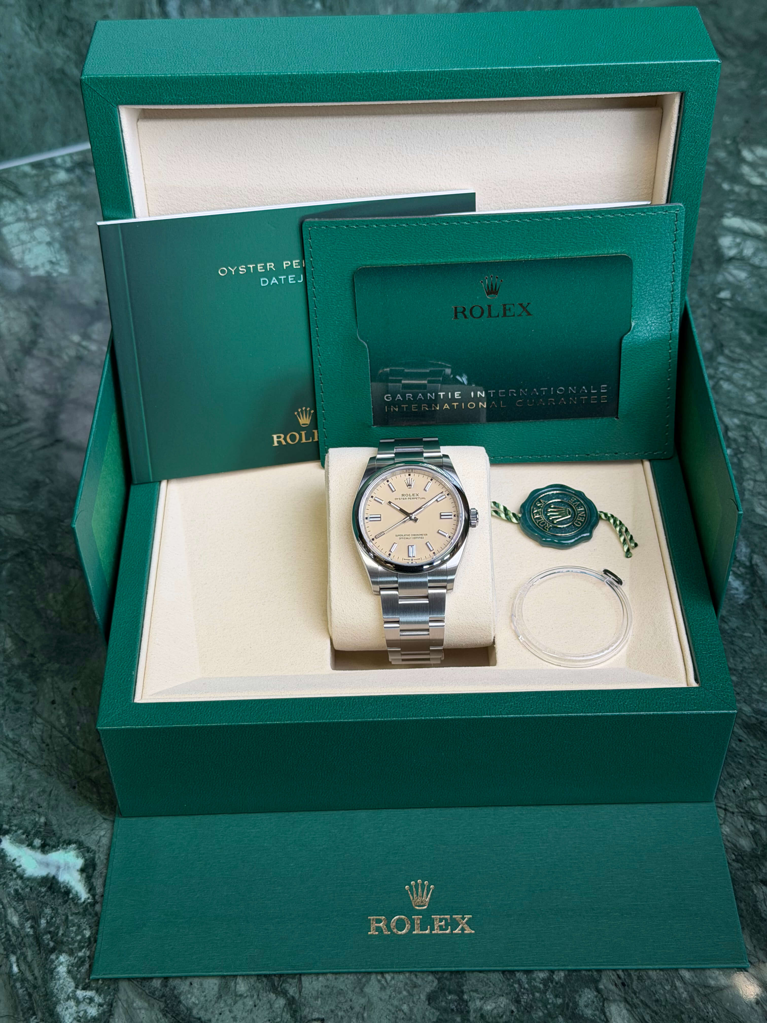 Watchrr - Authentic luxury watch