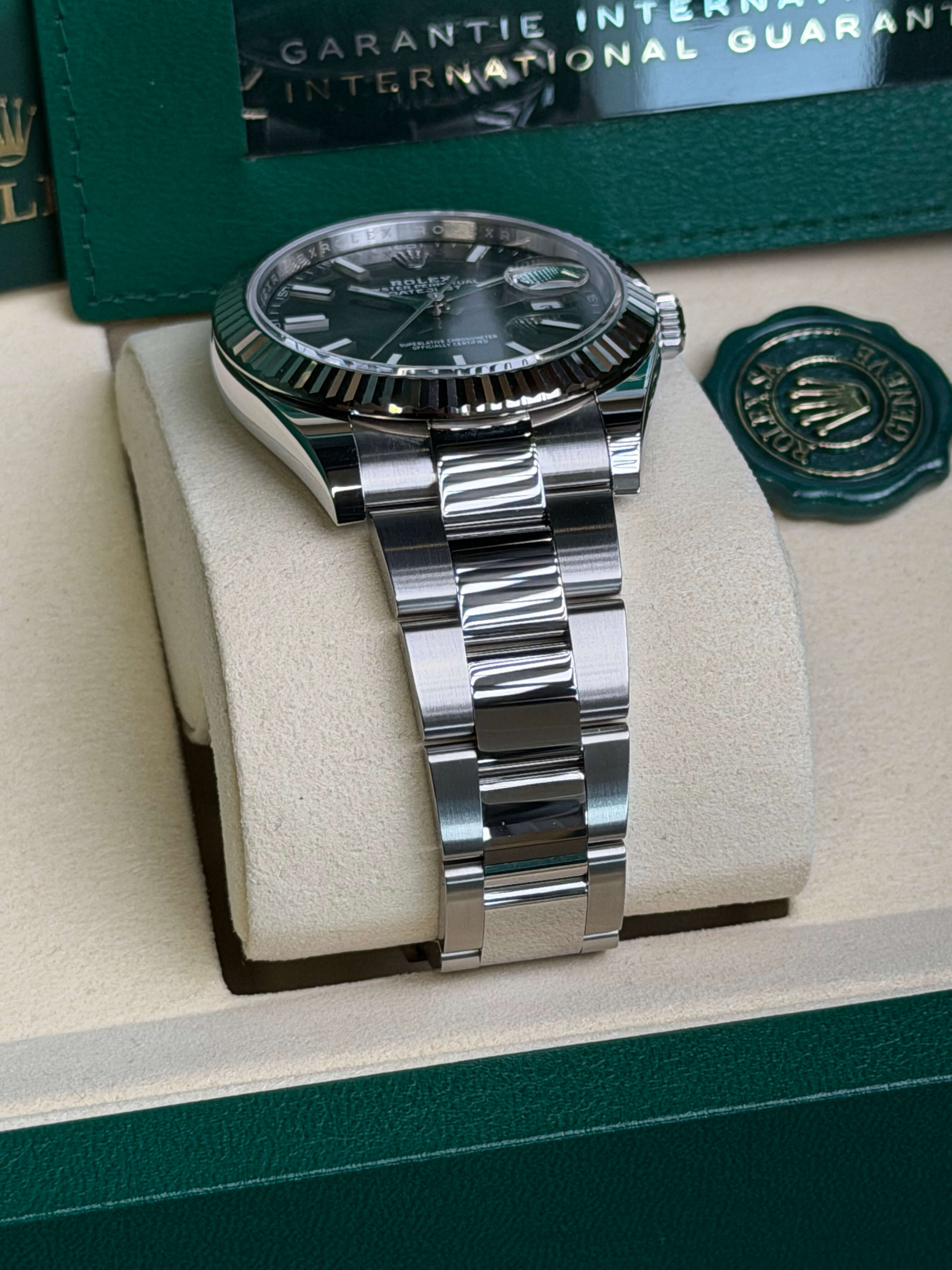 Watchrr - Authentic luxury watch