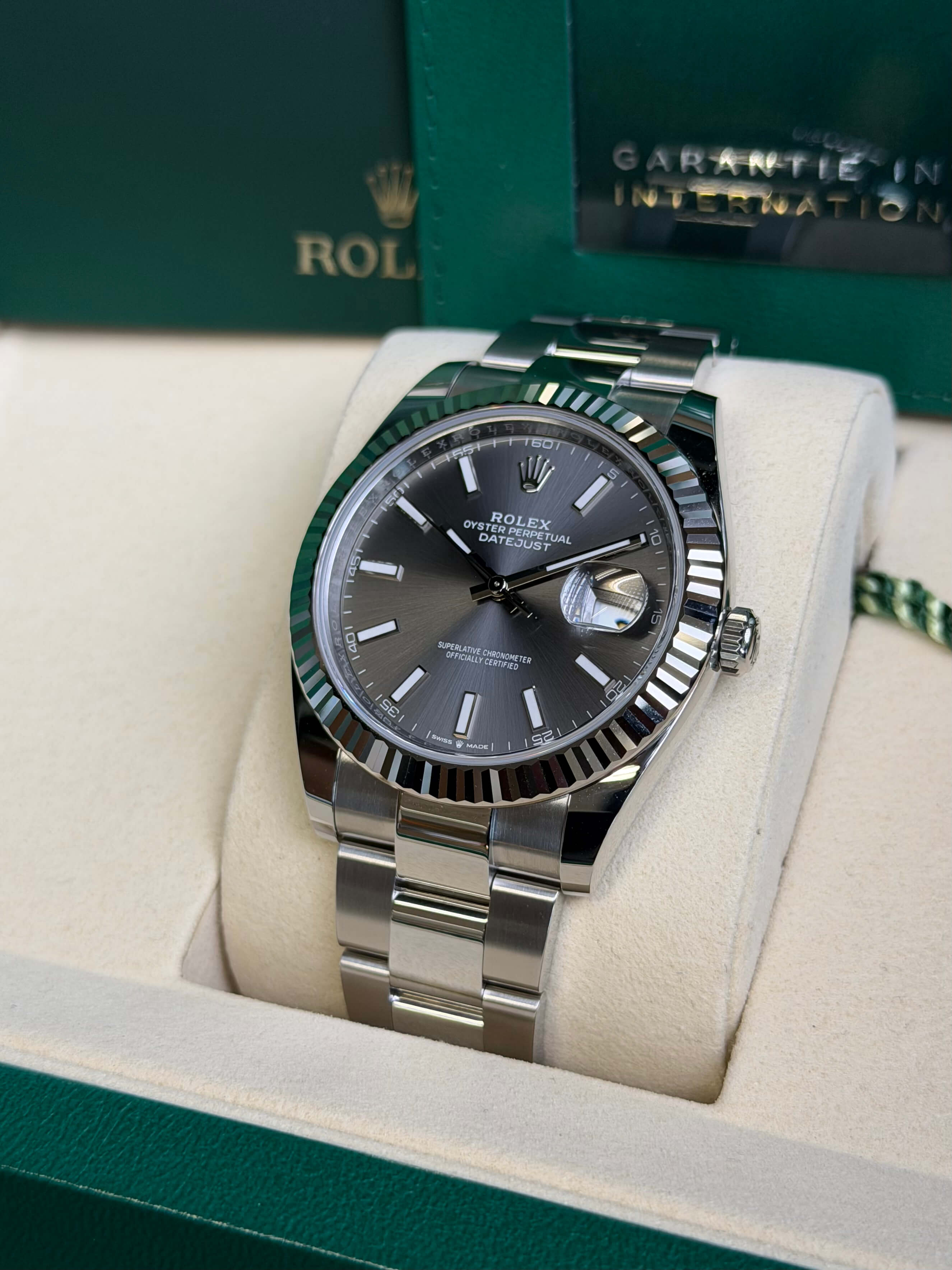 Watchrr - Authentic luxury watch