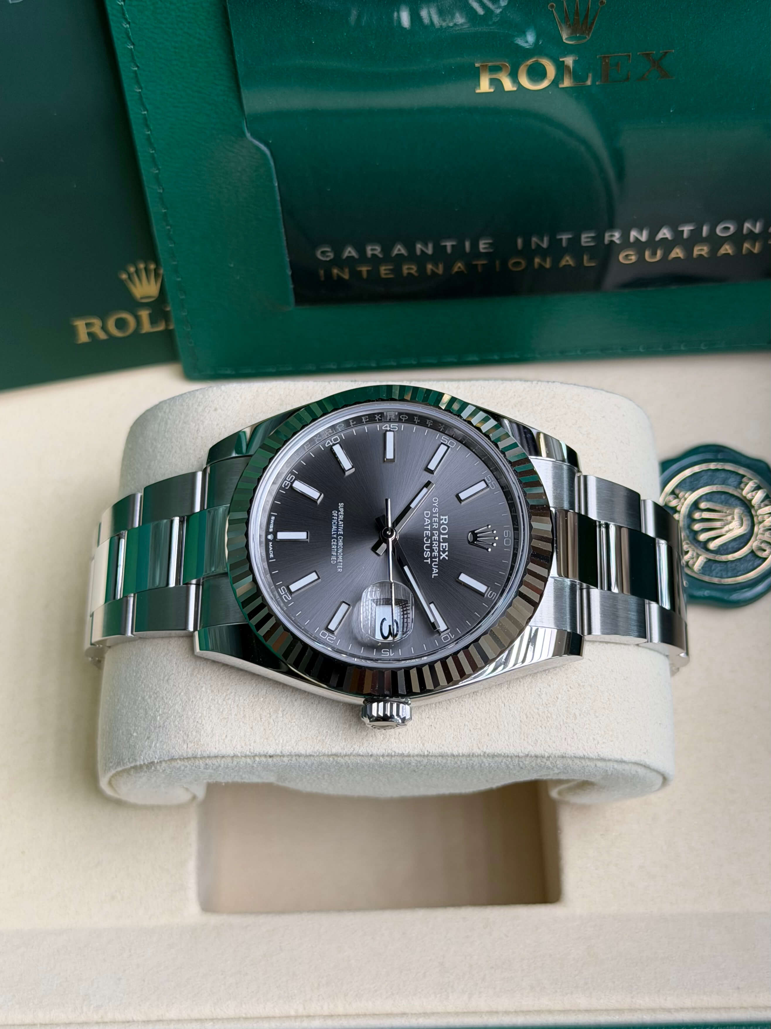 Watchrr - Authentic luxury watch