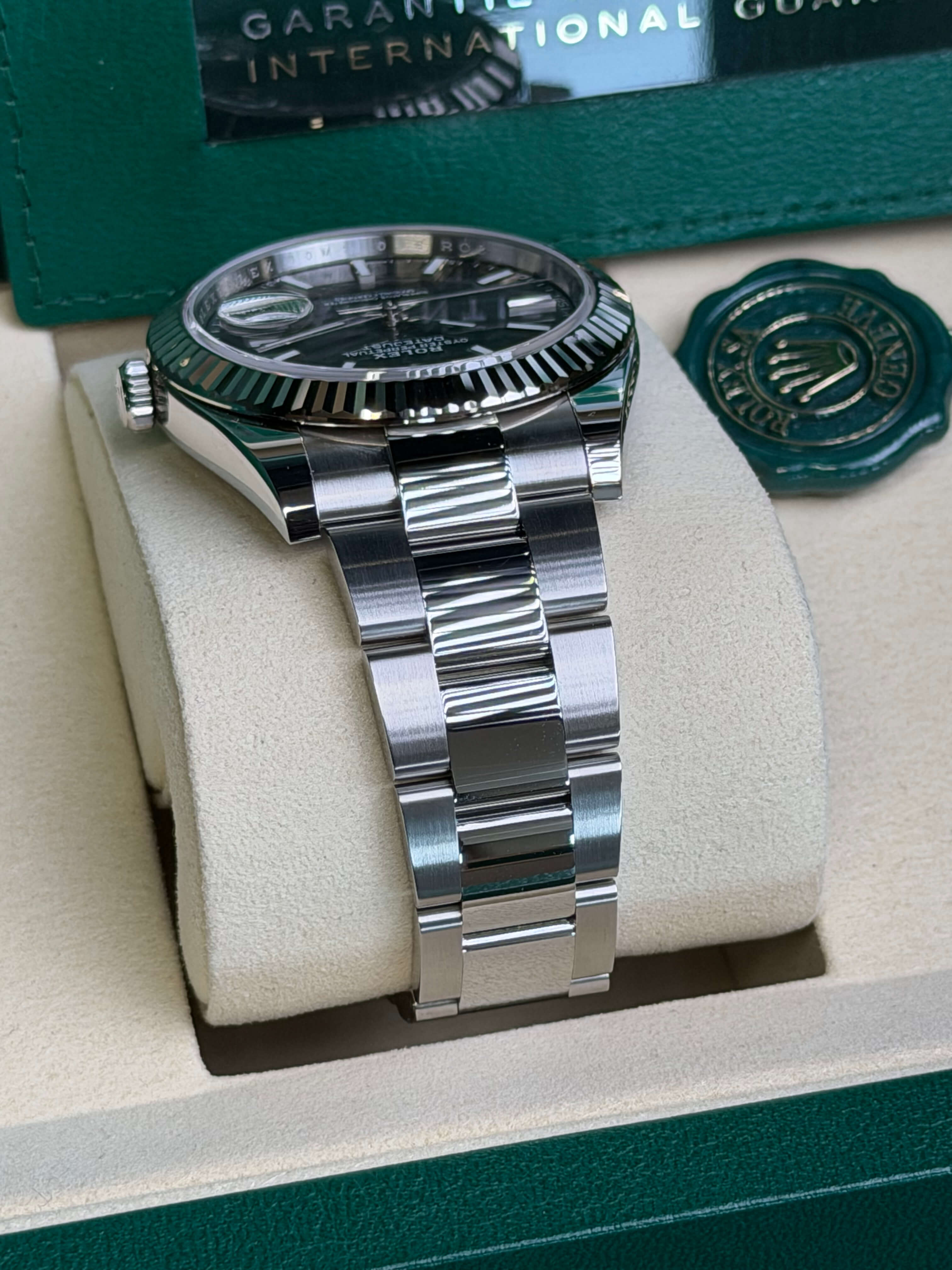 Watchrr - Authentic luxury watch