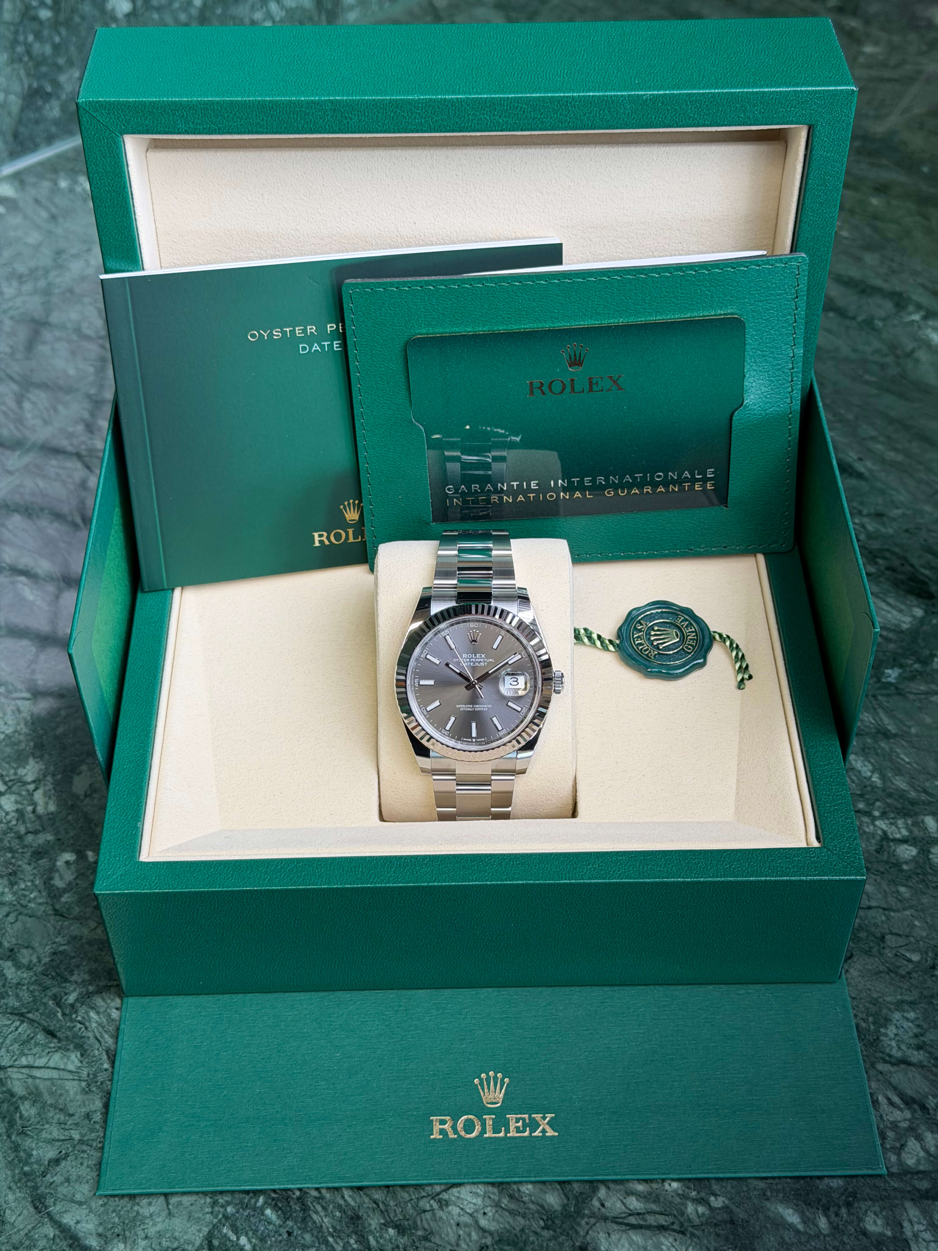 Watchrr - Authentic luxury watch