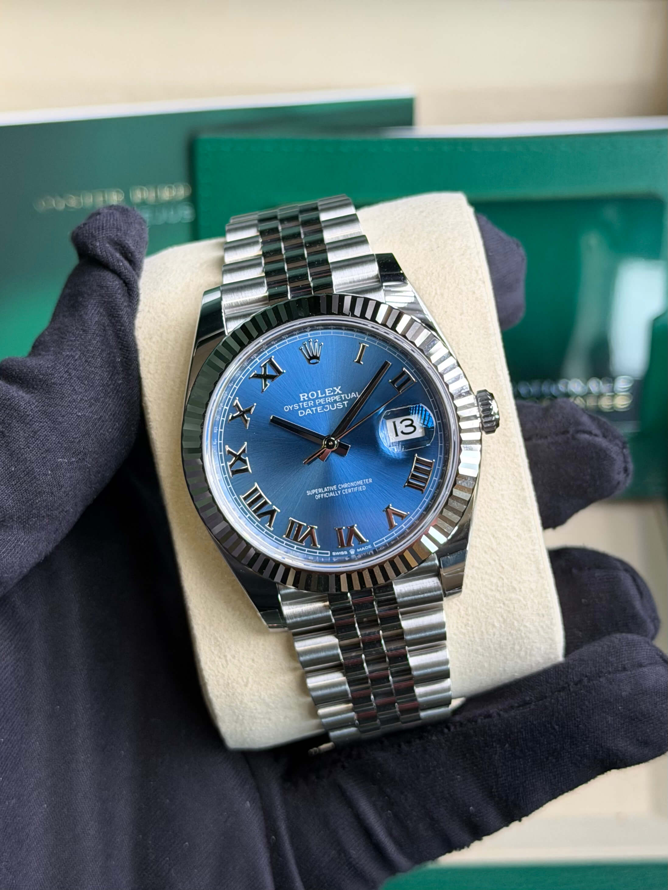 Rolex 126334-0026 Datejust 41 Stainless Steel Fluted / Azzurro Blue - Roman / Jubilee
