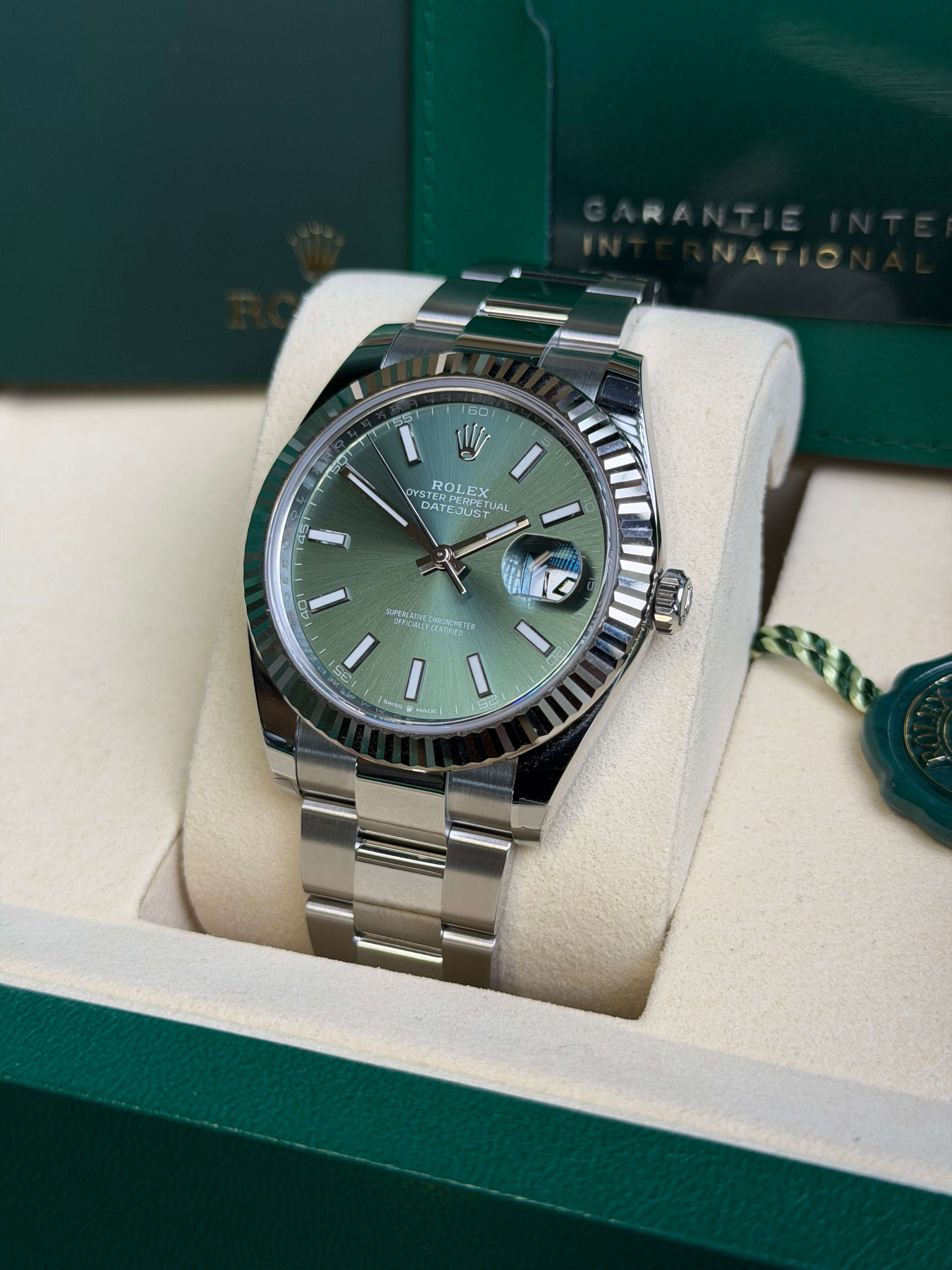 Watchrr - Authentic luxury watch