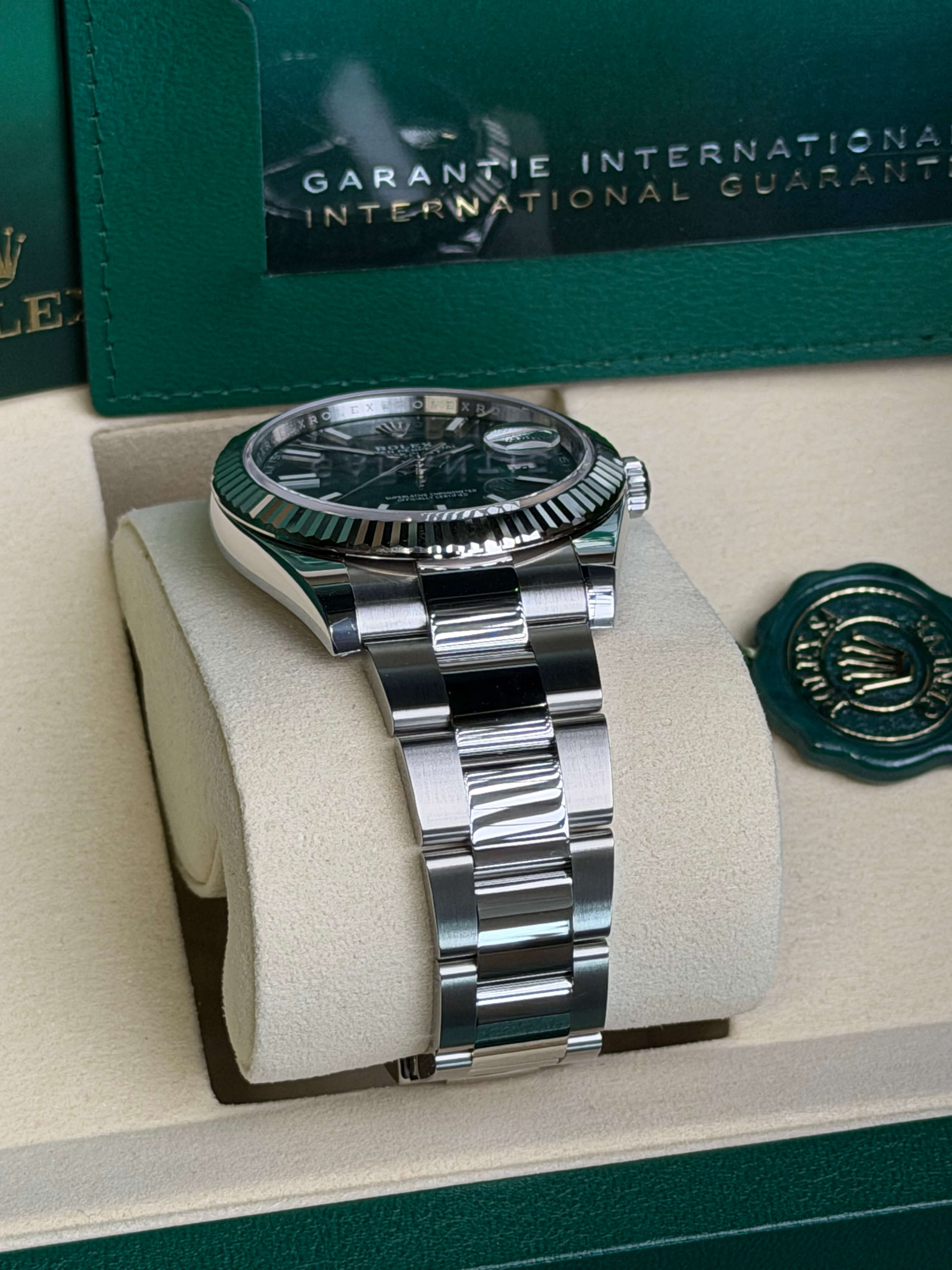 Watchrr - Authentic luxury watch