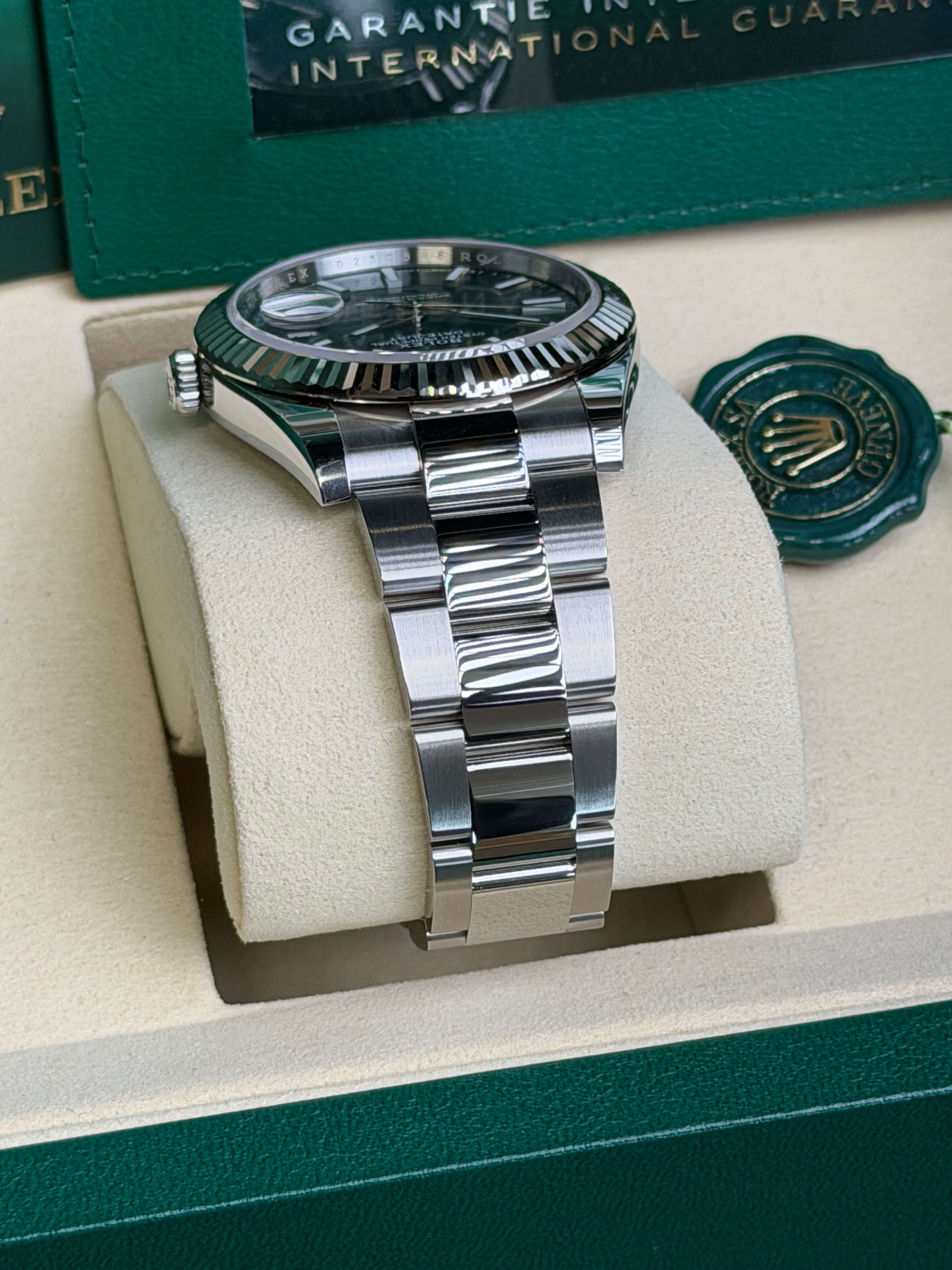 Watchrr - Authentic luxury watch