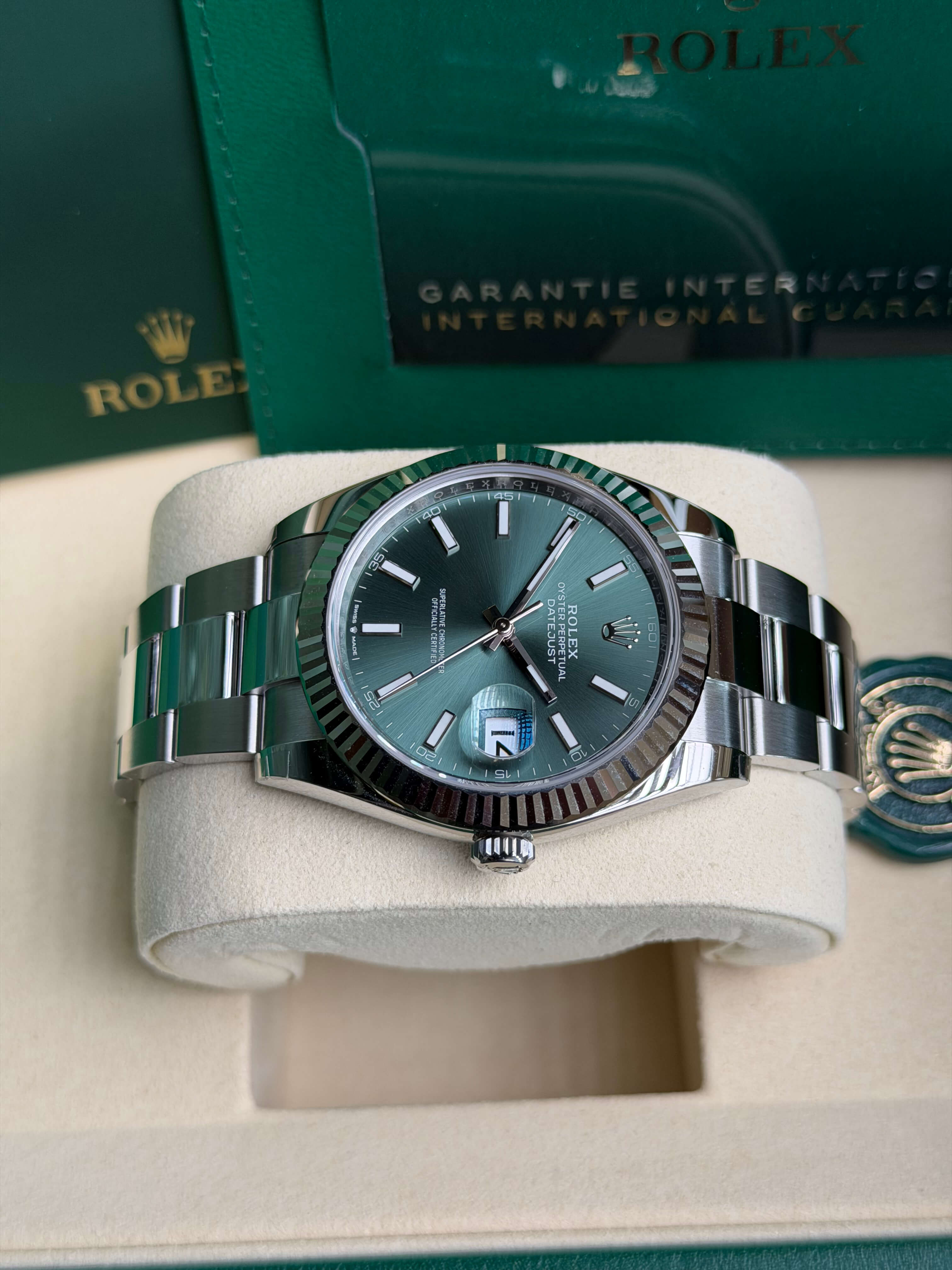 Watchrr - Authentic luxury watch