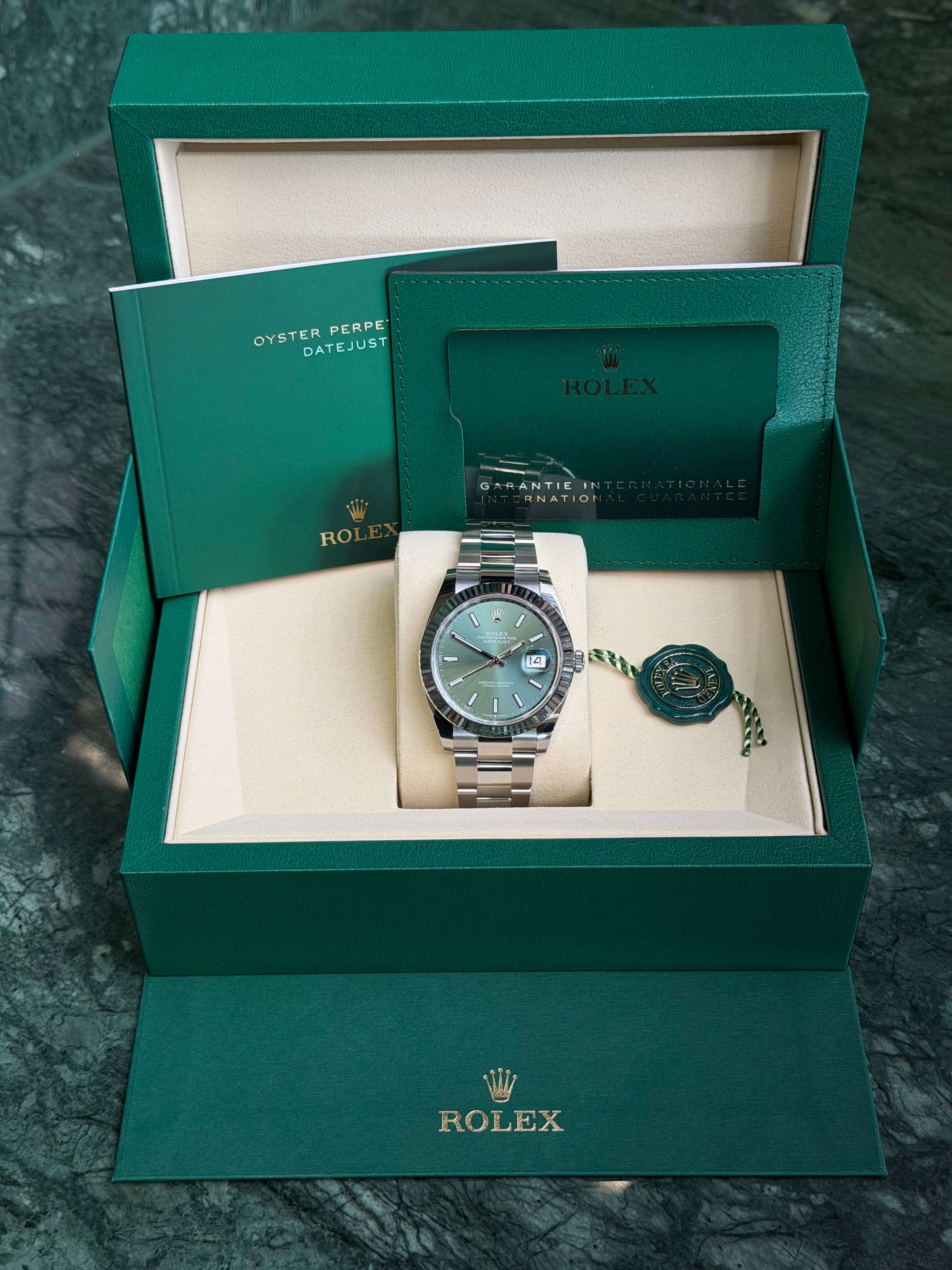 Watchrr - Authentic luxury watch