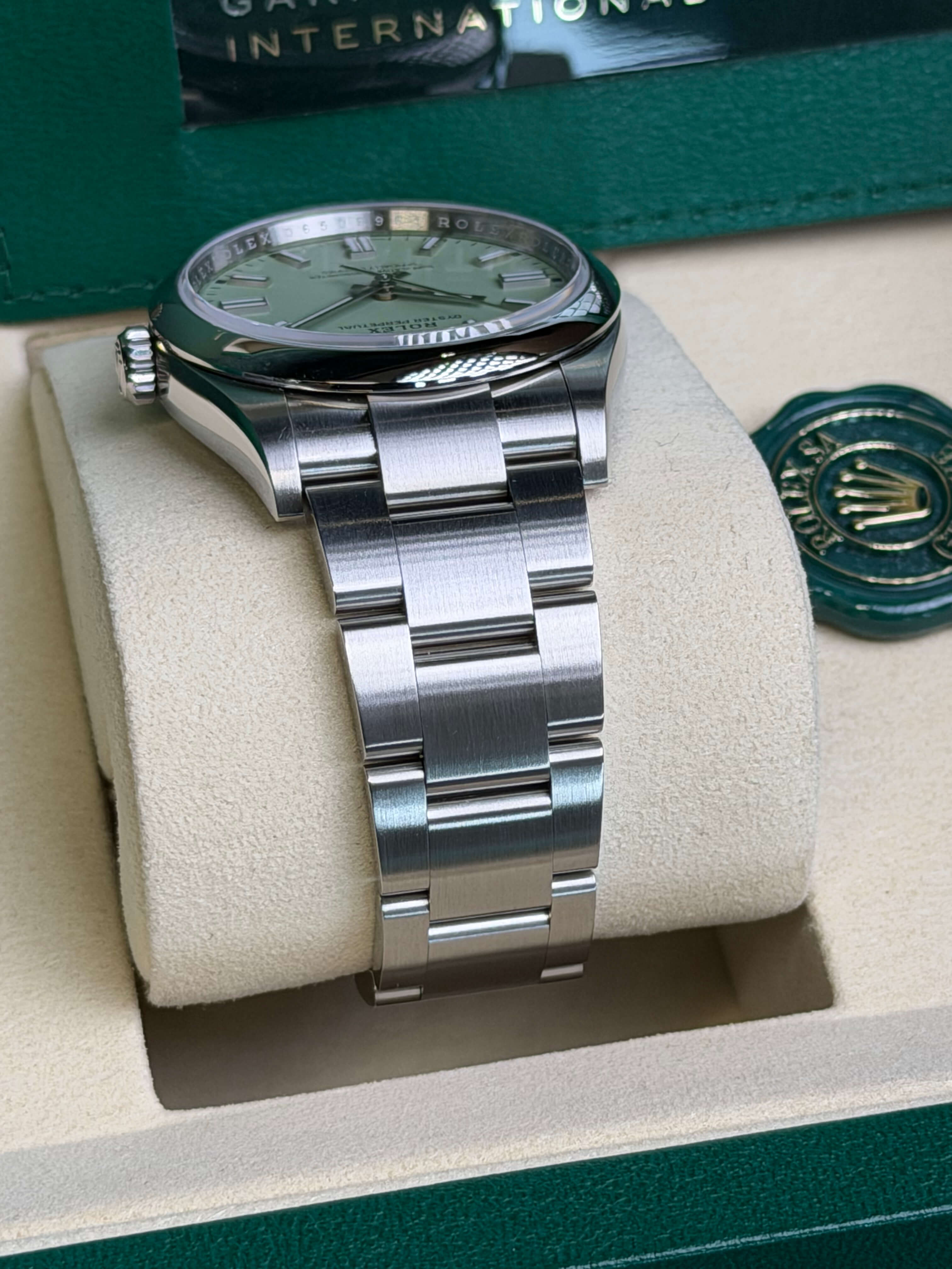 Watchrr - Authentic luxury watch