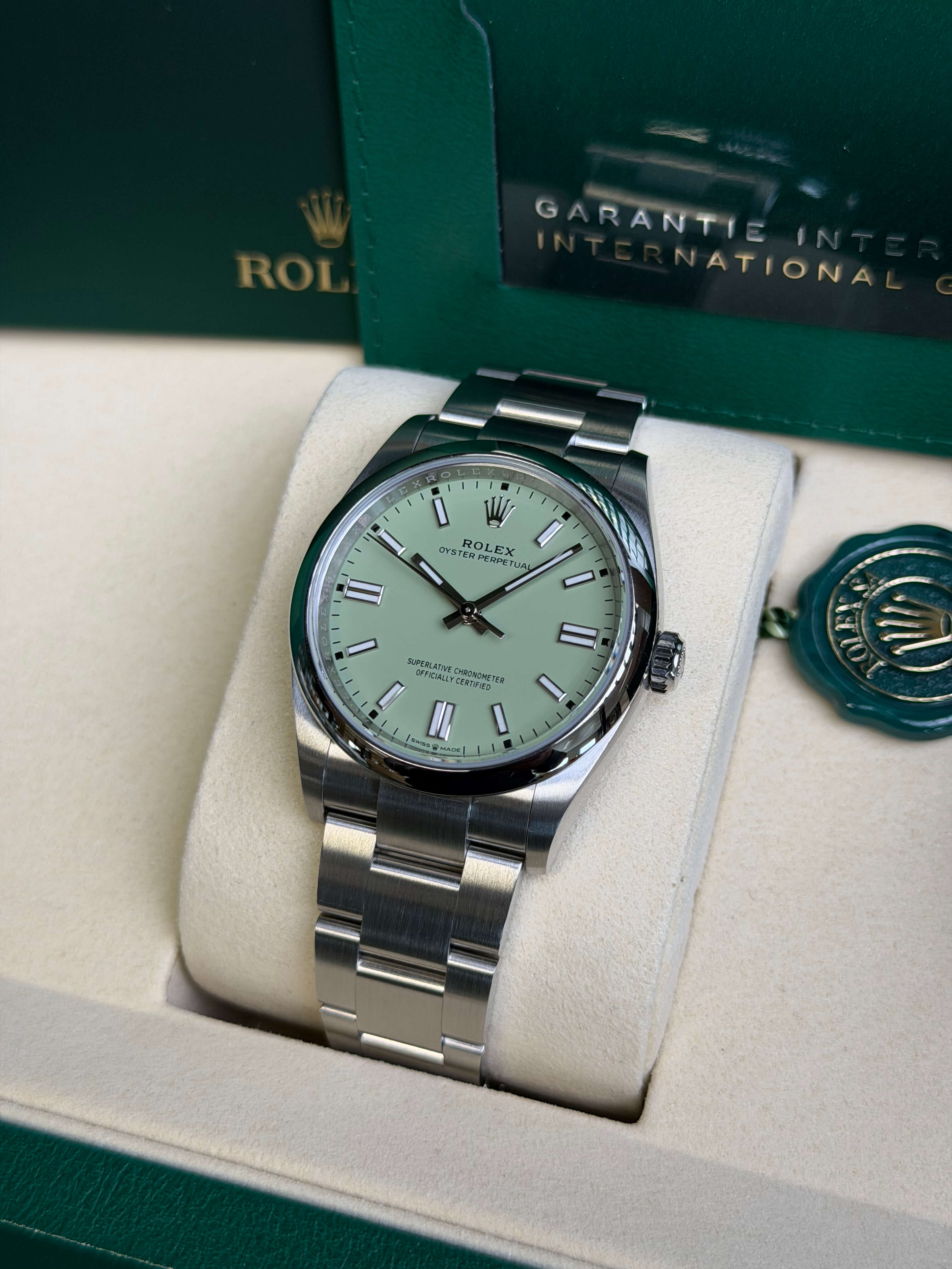 Watchrr - Authentic luxury watch