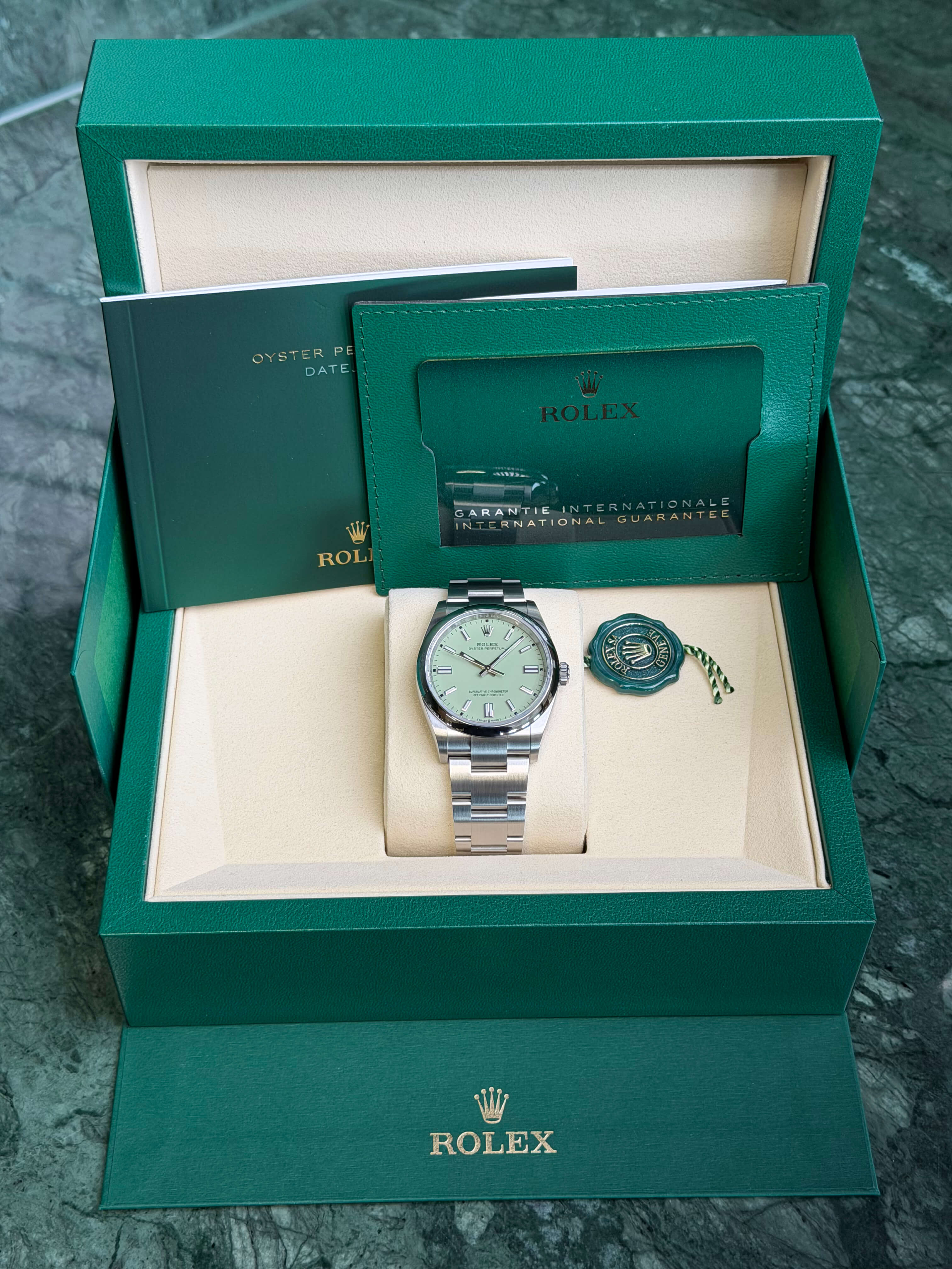 Watchrr - Authentic luxury watch