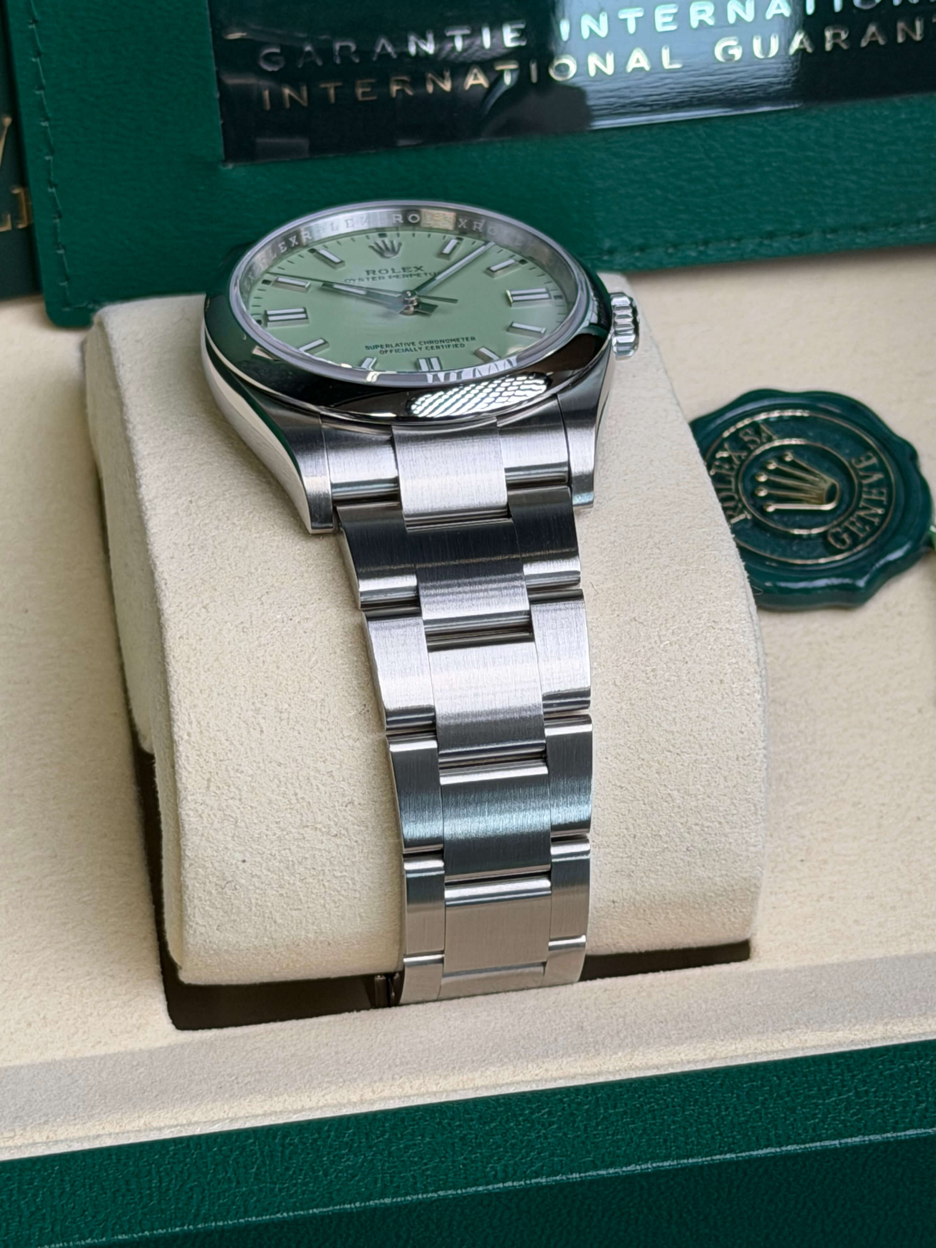 Watchrr - Authentic luxury watch