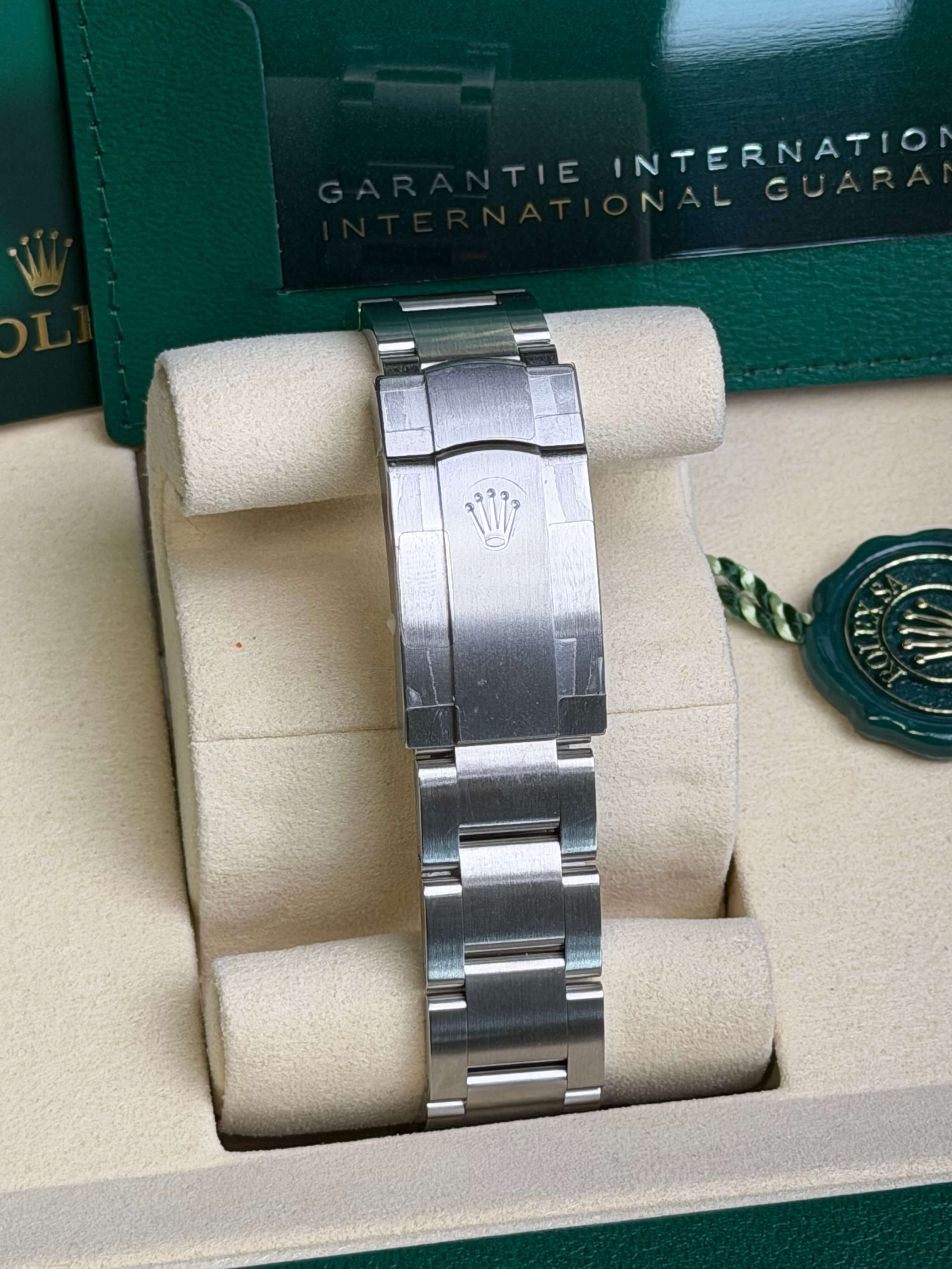 Watchrr - Authentic luxury watch