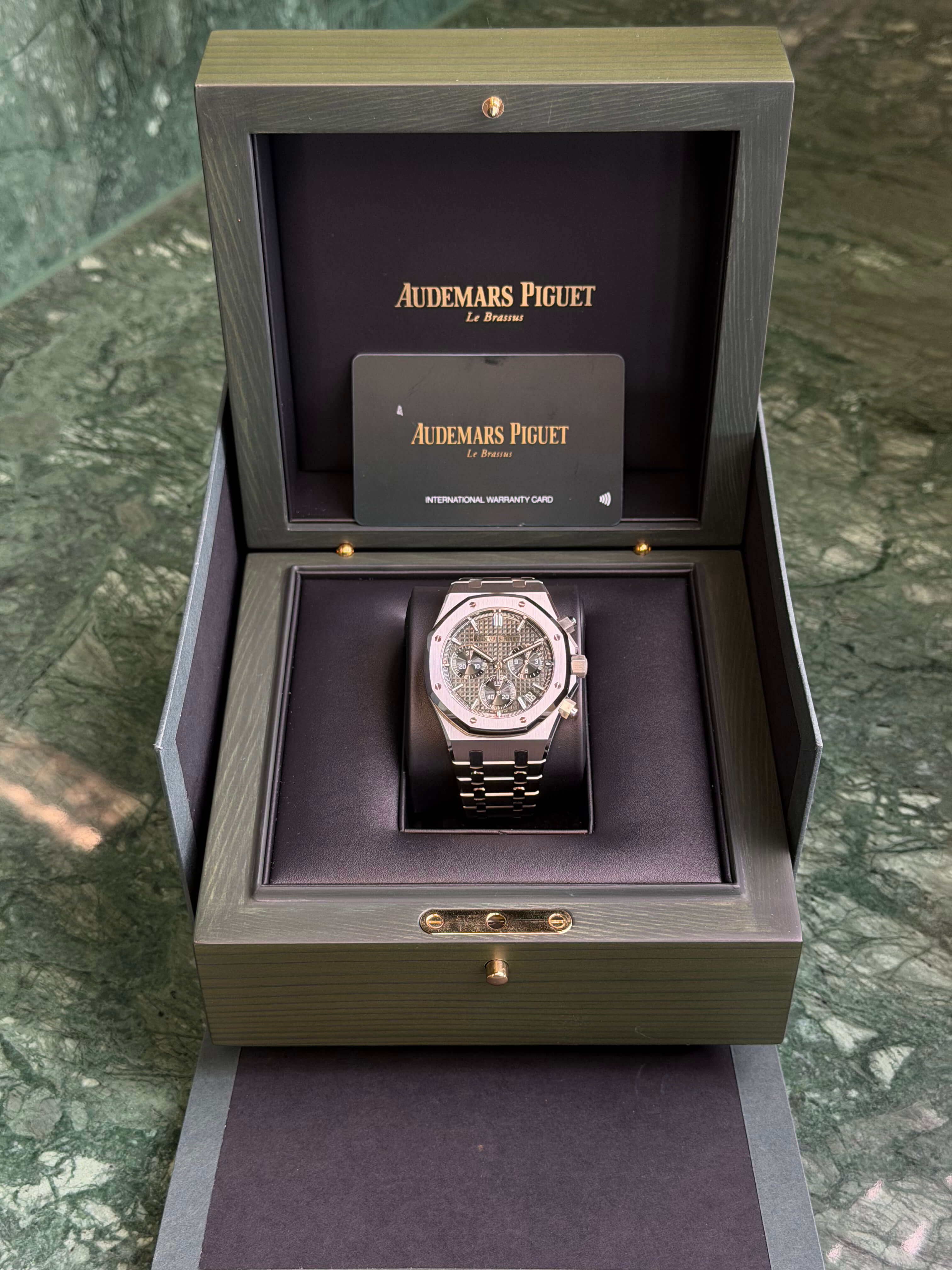 Watchrr - Authentic luxury watch