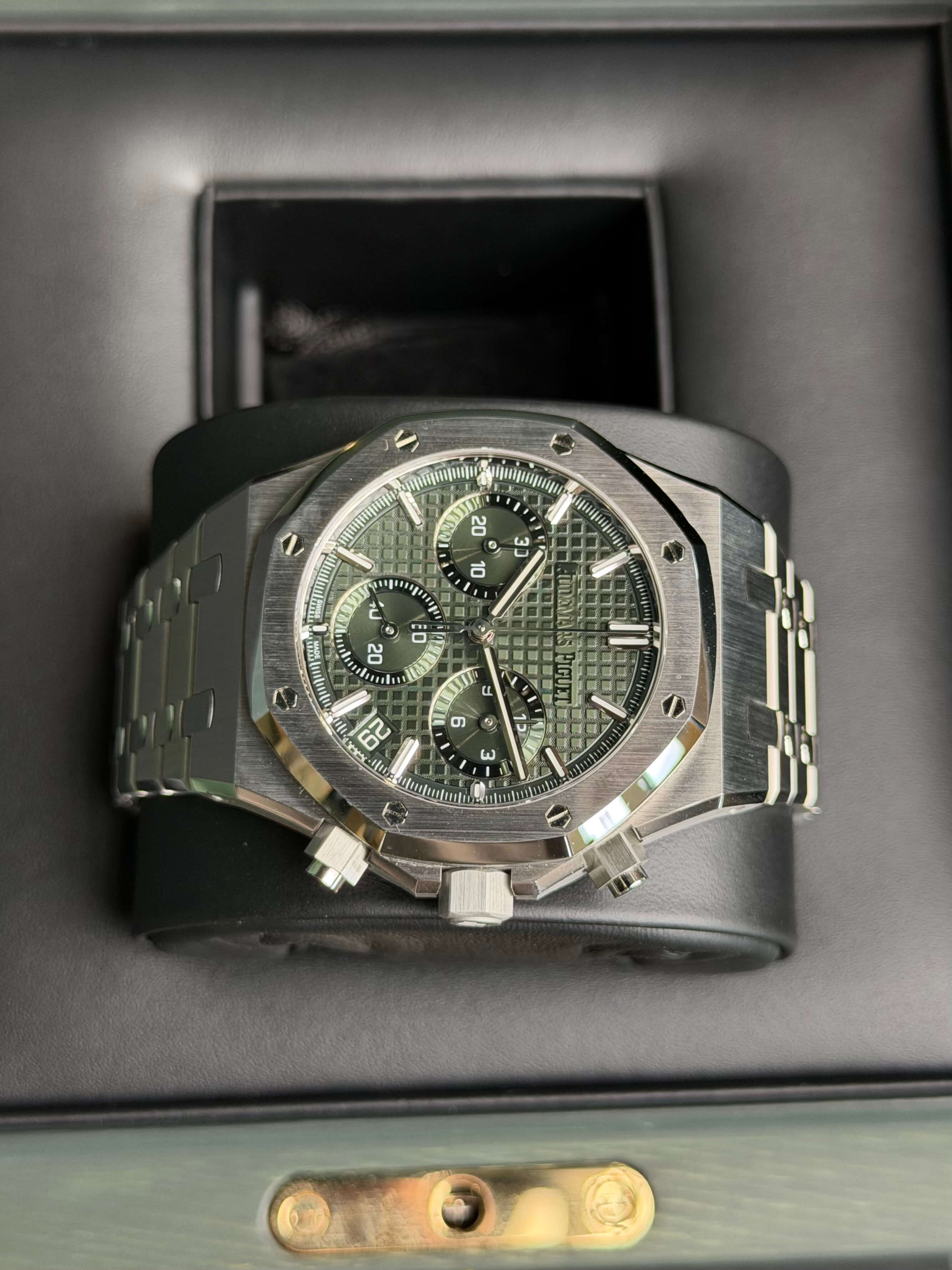 Watchrr - Authentic luxury watch