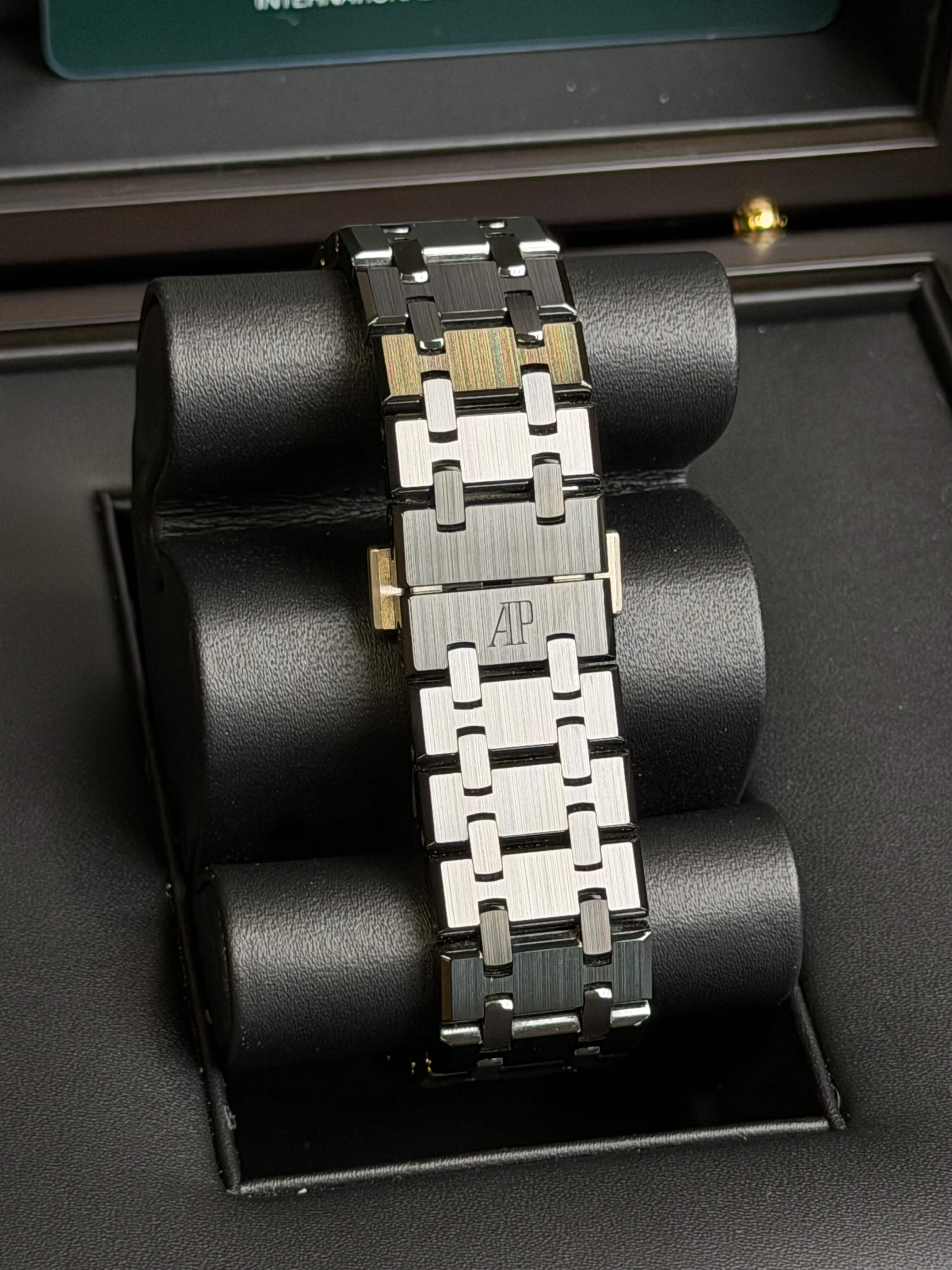 Watchrr - Authentic luxury watch