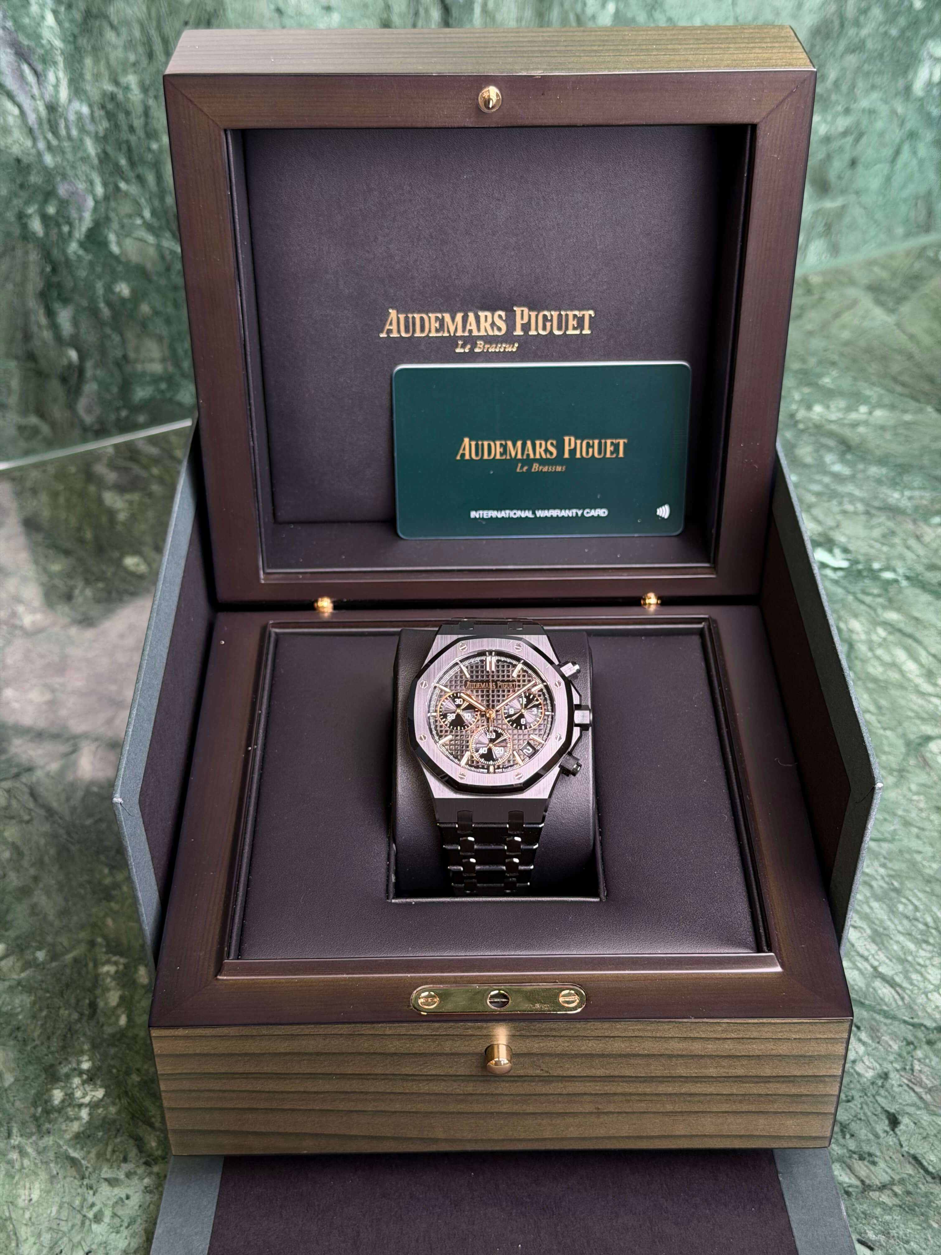 Watchrr - Authentic luxury watch