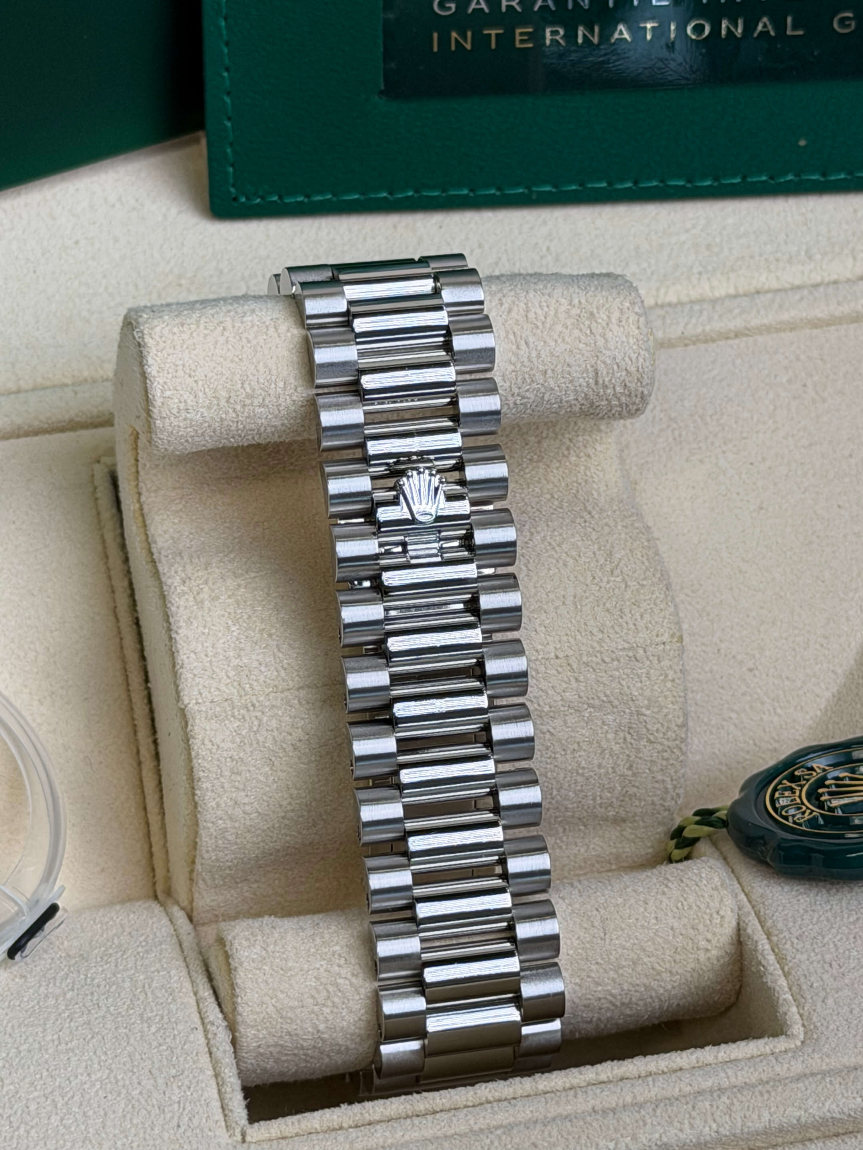 Watchrr - Authentic luxury watch